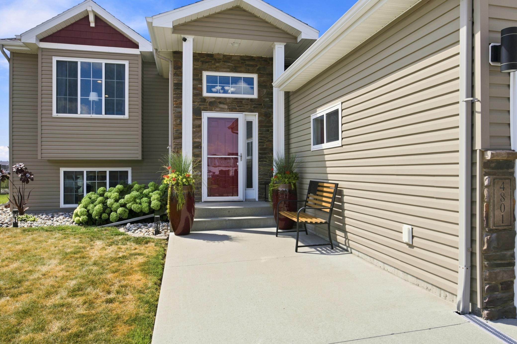 2008 single family home for sale at 4801 Lavonne Court S in Fargo, ND — 4 bed, 3 bath (photo 3 of 39)
