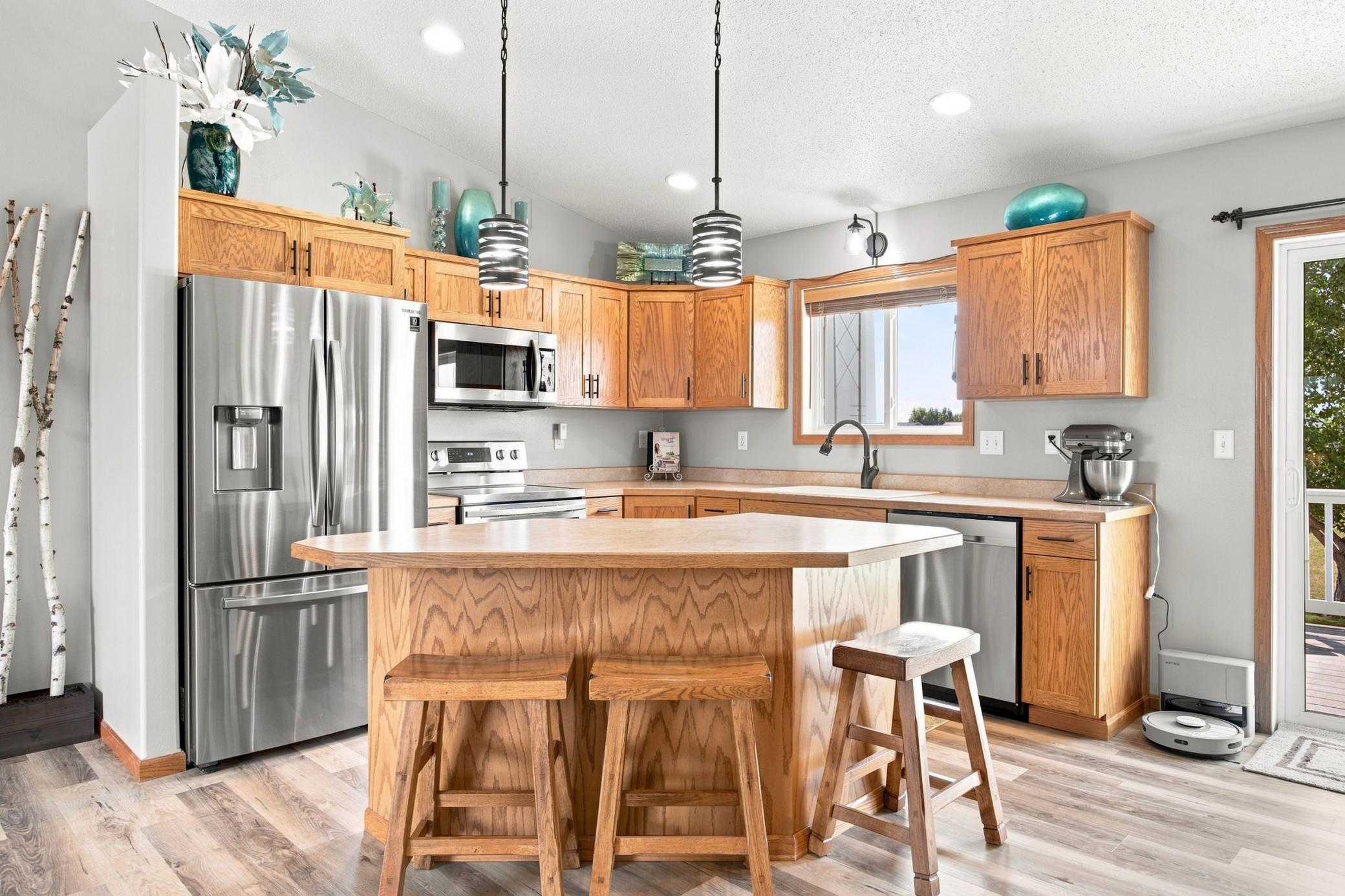 2008 single family home for sale at 4801 Lavonne Court S in Fargo, ND — 4 bed, 3 bath (photo 6 of 39)