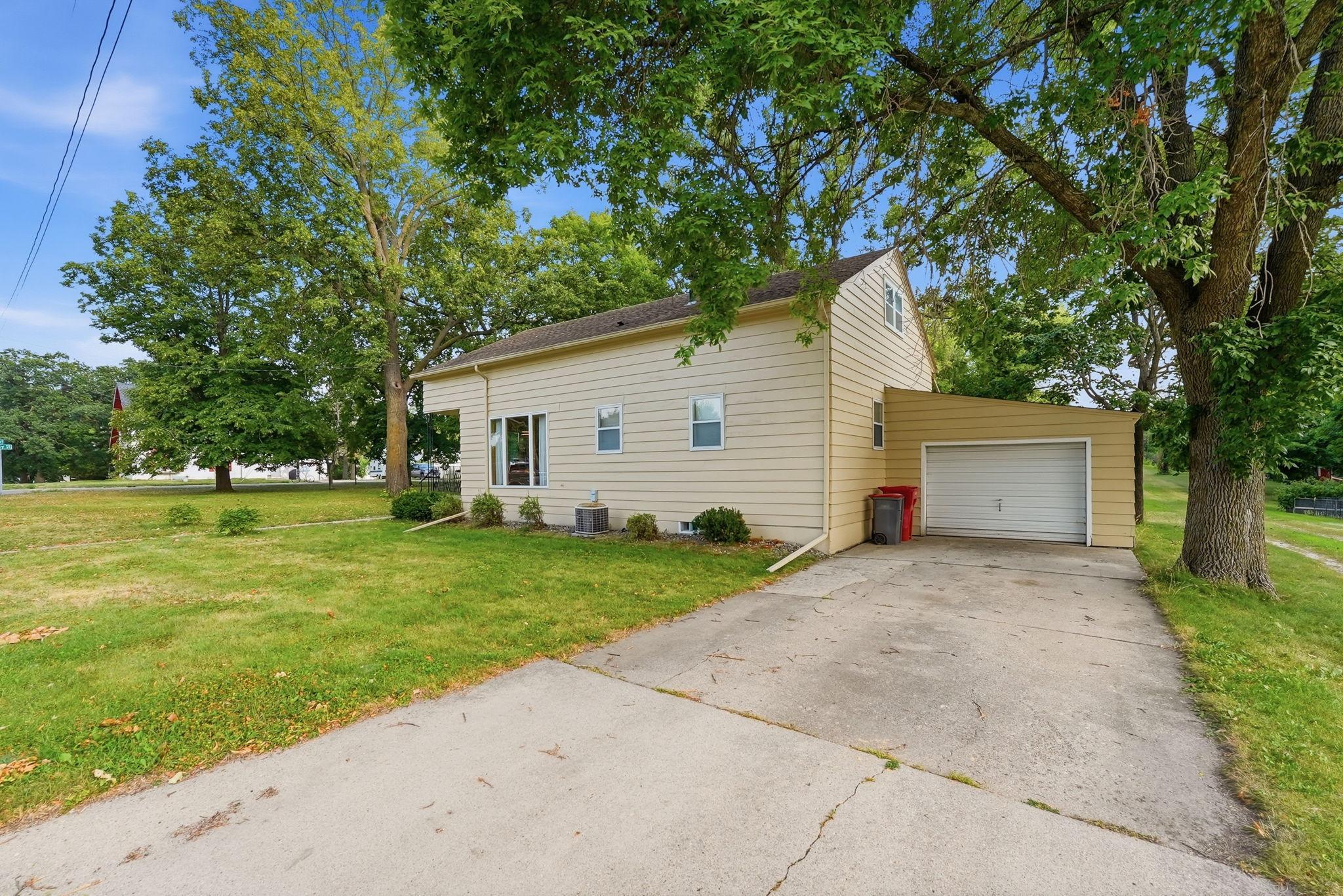 1018 8th Avenue E, Alexandria MN 56308 - Photo 2 of 34