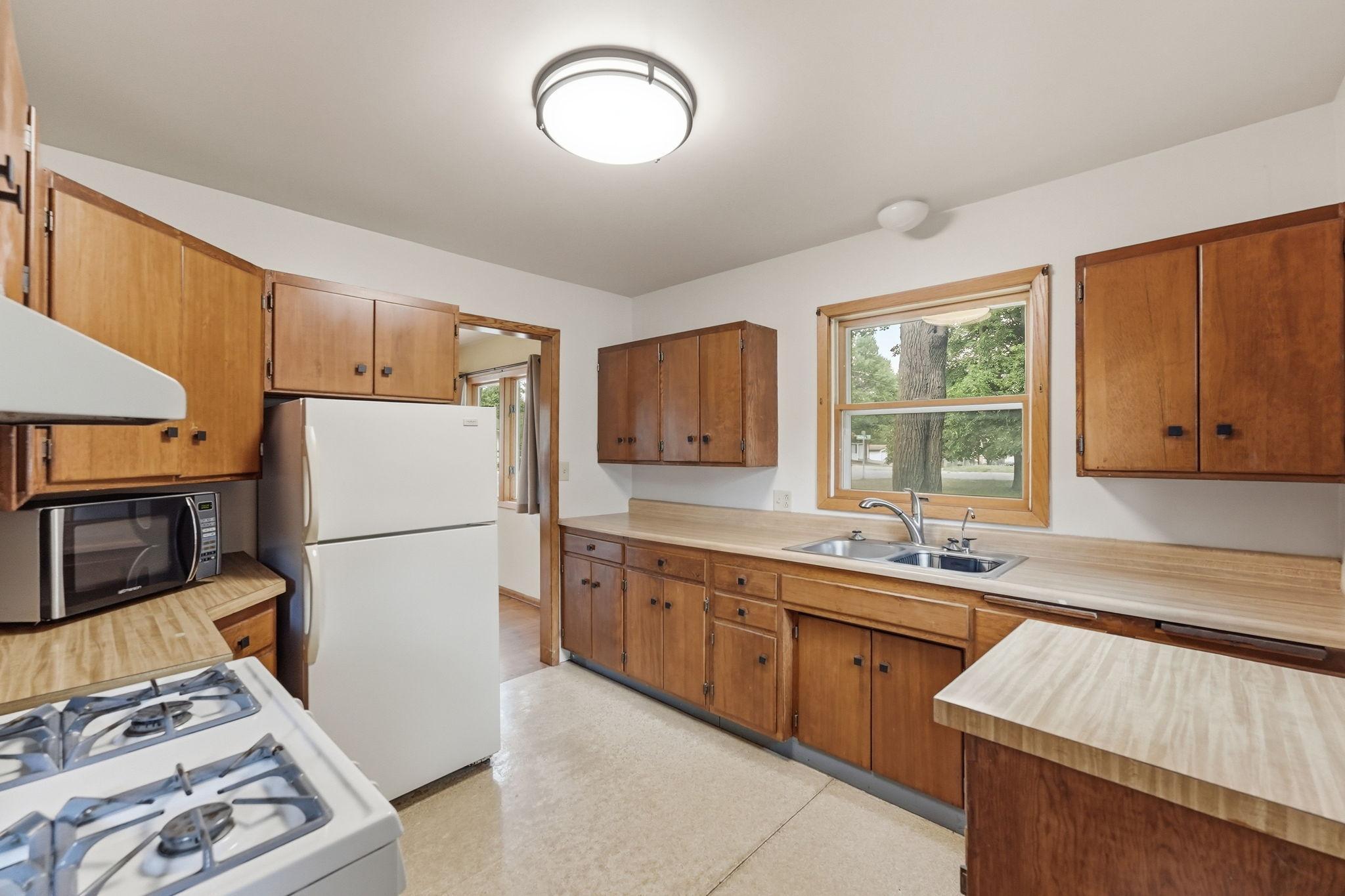 1018 8th Avenue E, Alexandria MN 56308 - Photo 16 of 34