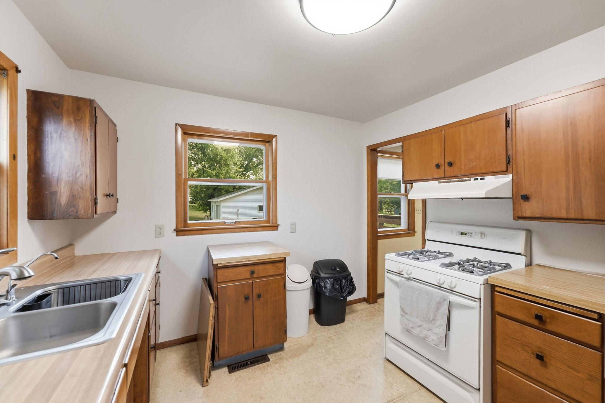 1018 8th Avenue E, Alexandria MN 56308 - Photo 19 of 34