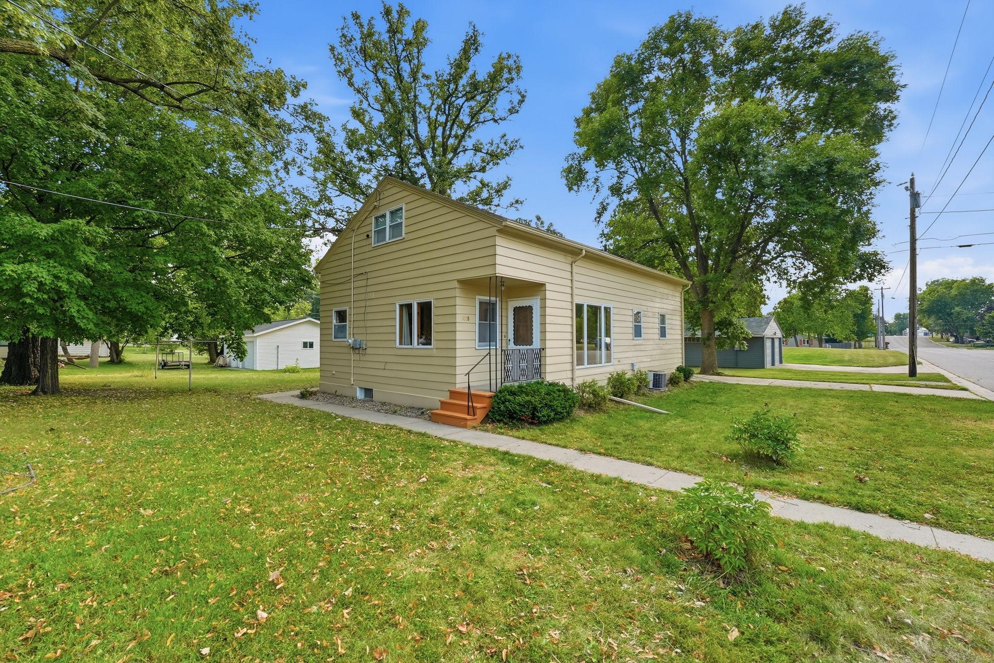 1018 8th Avenue E, Alexandria MN 56308 - Photo 3 of 34