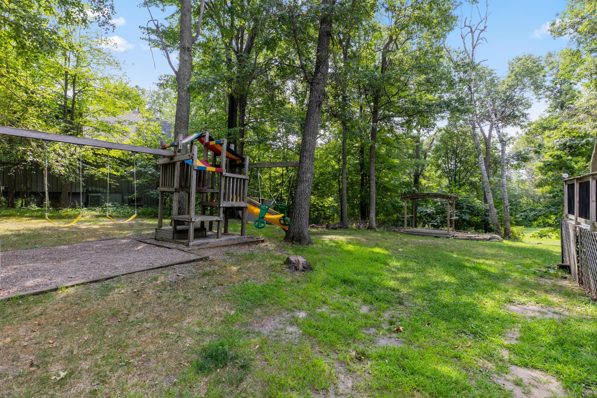 1994 single family home for sale at 8459 Dove Street in Pequot Lakes, MN — 4 bed, 4 bath (photo 35 of 48)