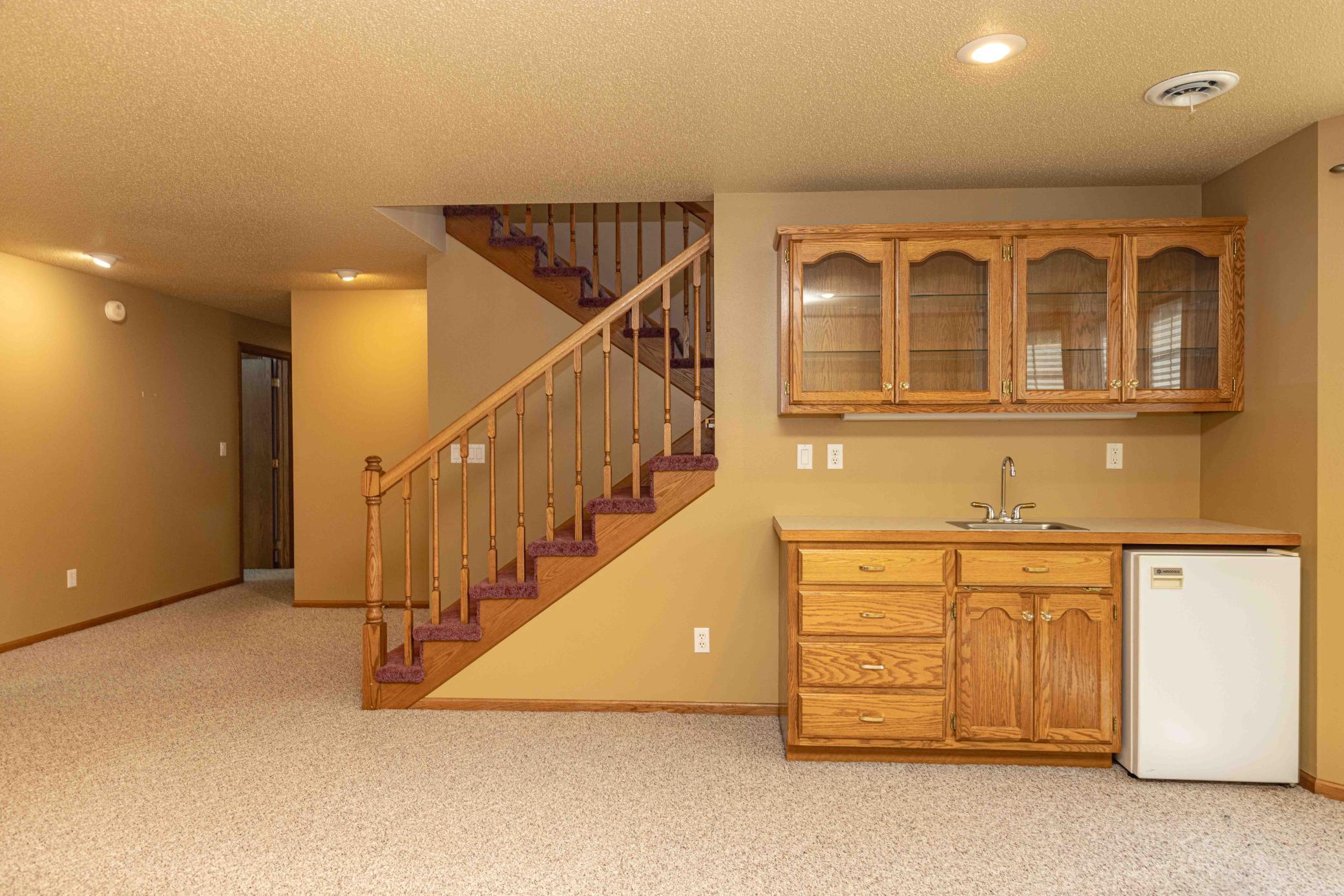 1996 single family home for sale at 811 4th Avenue NE in Barnesville, MN — 5 bed, 3 bath (photo 7 of 9)