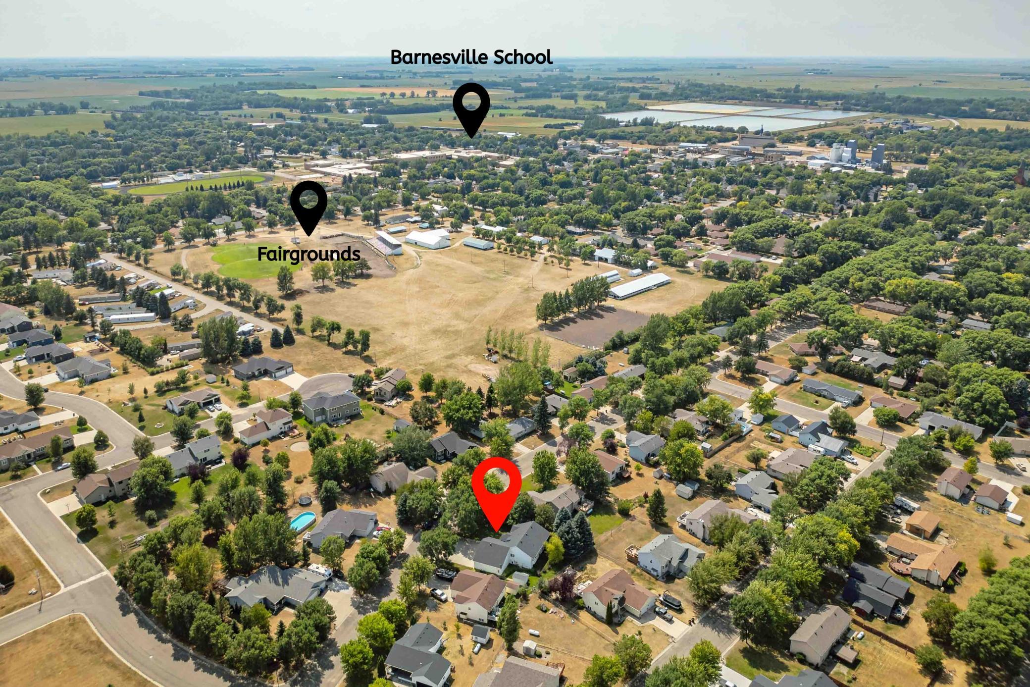 1996 single family home for sale at 811 4th Avenue NE in Barnesville, MN — 5 bed, 3 bath (photo 12 of 55)