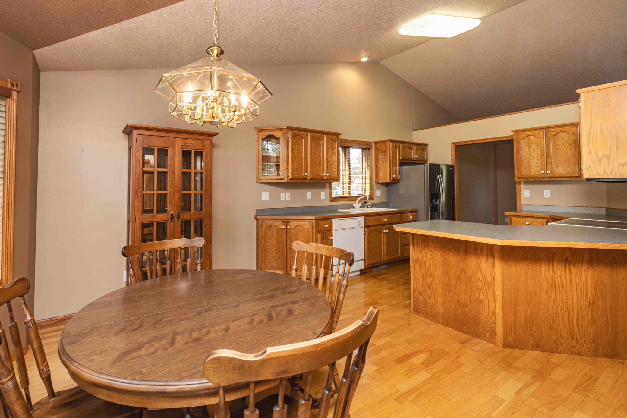 1996 single family home for sale at 811 4th Avenue NE in Barnesville, MN — 5 bed, 3 bath (photo 18 of 55)