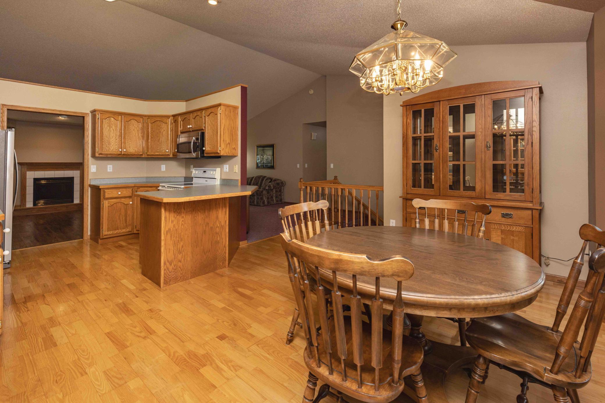 1996 single family home for sale at 811 4th Avenue NE in Barnesville, MN — 5 bed, 3 bath (photo 19 of 55)