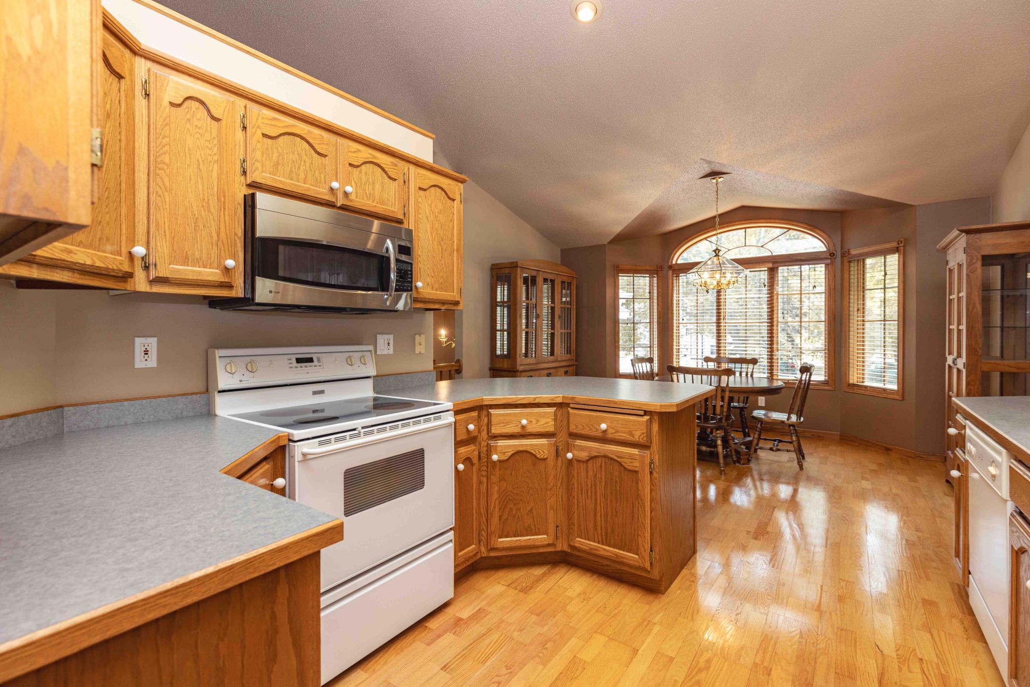 1996 single family home for sale at 811 4th Avenue NE in Barnesville, MN — 5 bed, 3 bath (photo 20 of 55)