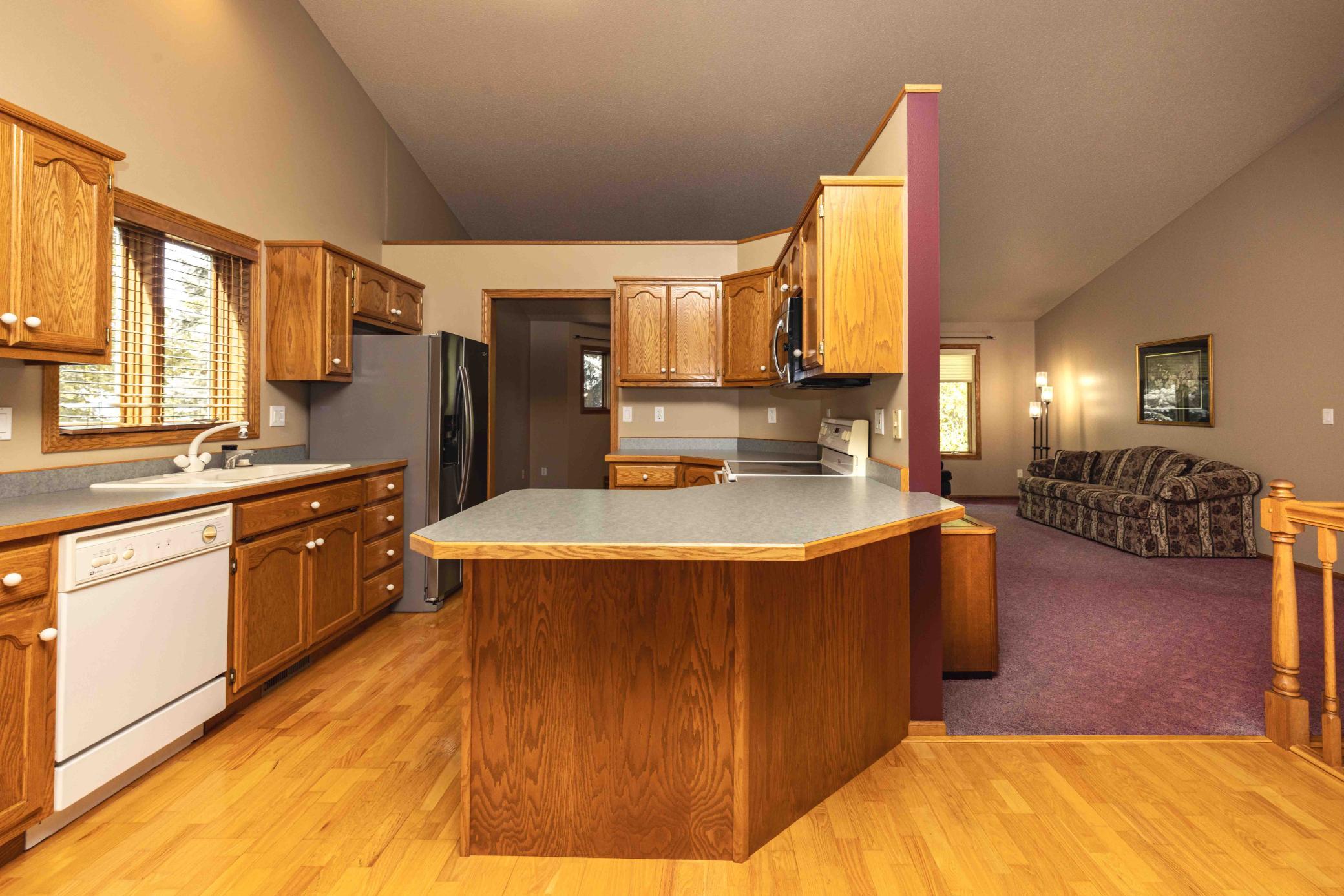 1996 single family home for sale at 811 4th Avenue NE in Barnesville, MN — 5 bed, 3 bath (photo 21 of 55)