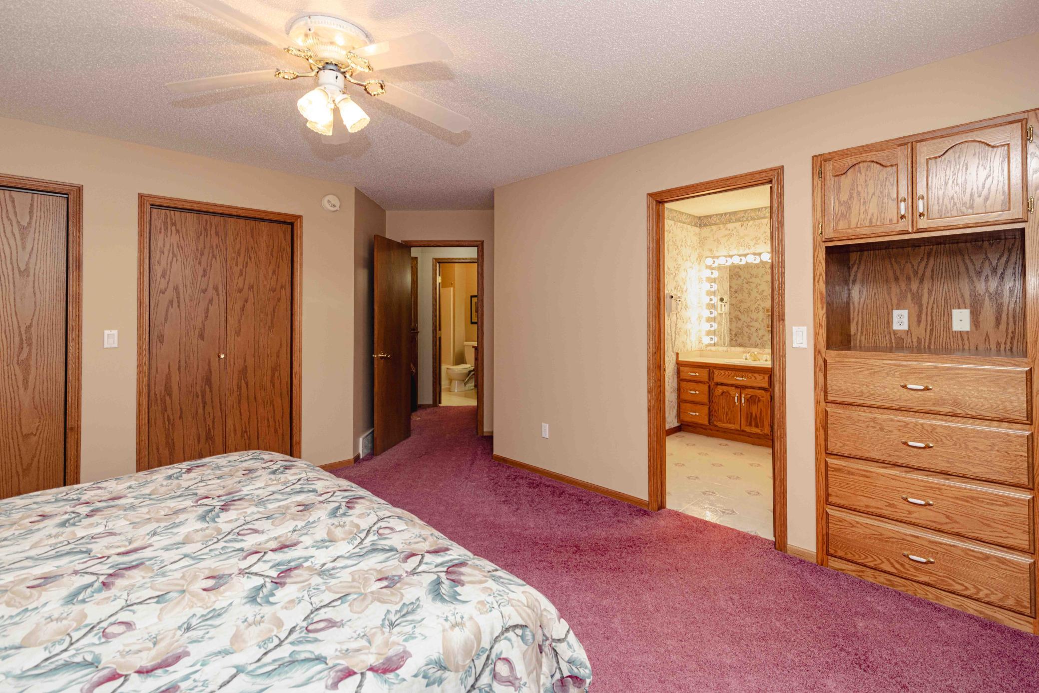 1996 single family home for sale at 811 4th Avenue NE in Barnesville, MN — 5 bed, 3 bath (photo 27 of 55)