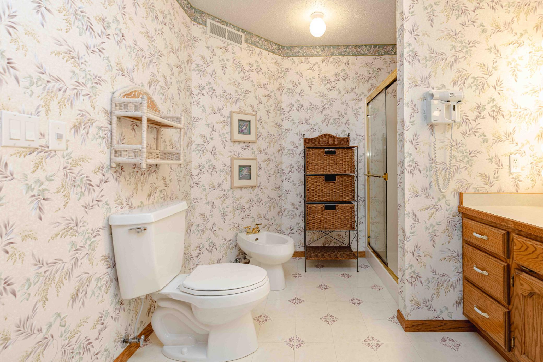 1996 single family home for sale at 811 4th Avenue NE in Barnesville, MN — 5 bed, 3 bath (photo 29 of 55)