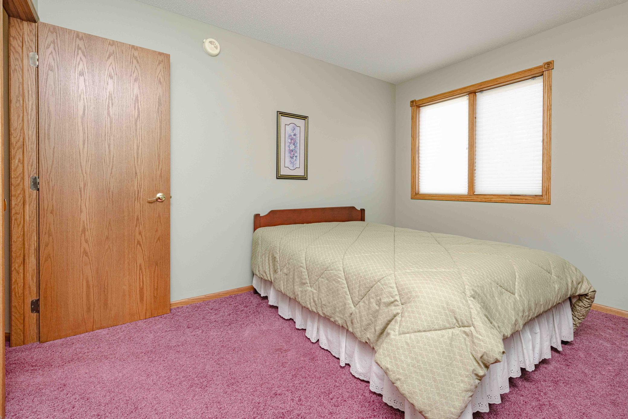 1996 single family home for sale at 811 4th Avenue NE in Barnesville, MN — 5 bed, 3 bath (photo 31 of 55)