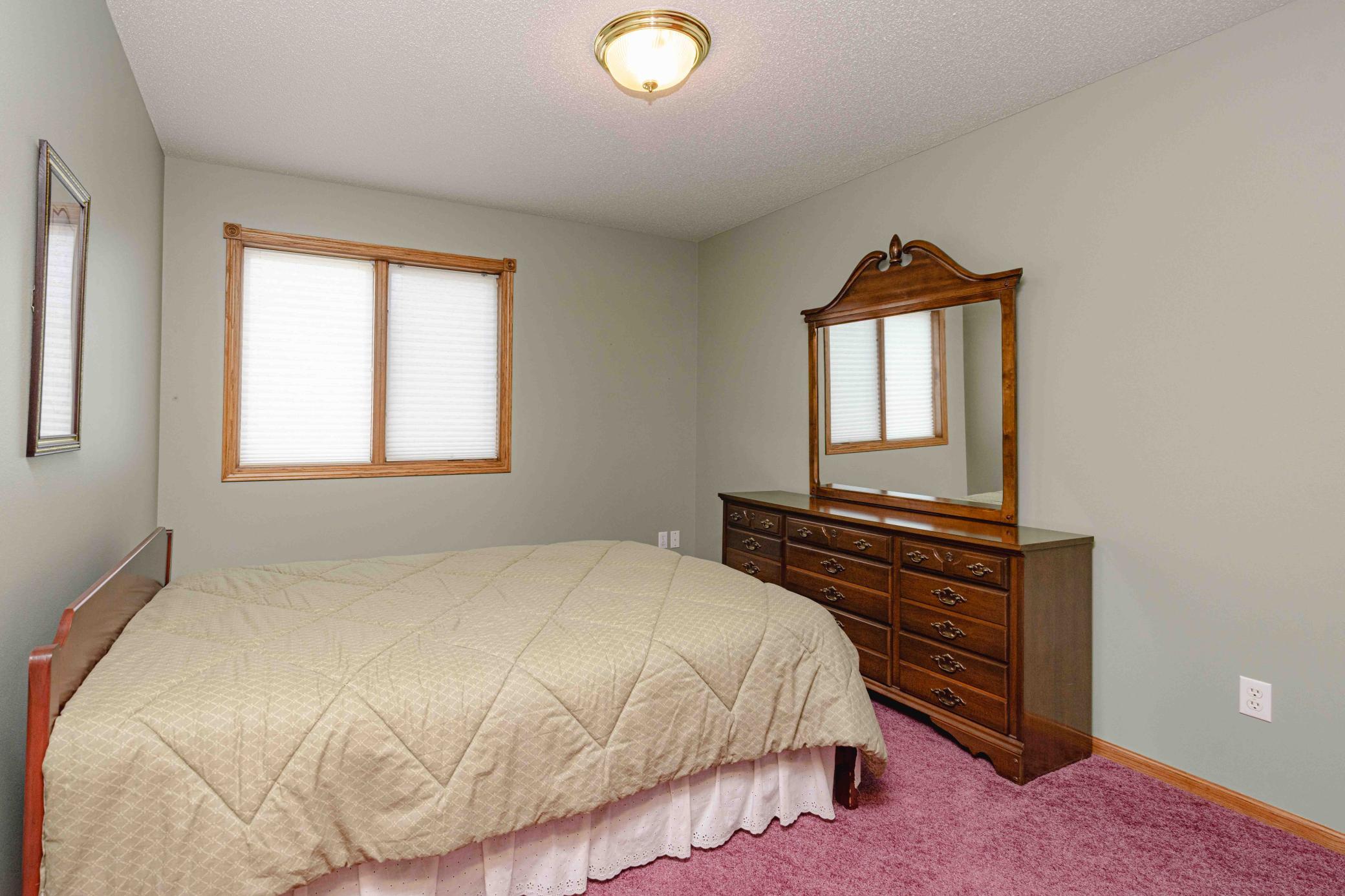 1996 single family home for sale at 811 4th Avenue NE in Barnesville, MN — 5 bed, 3 bath (photo 32 of 55)