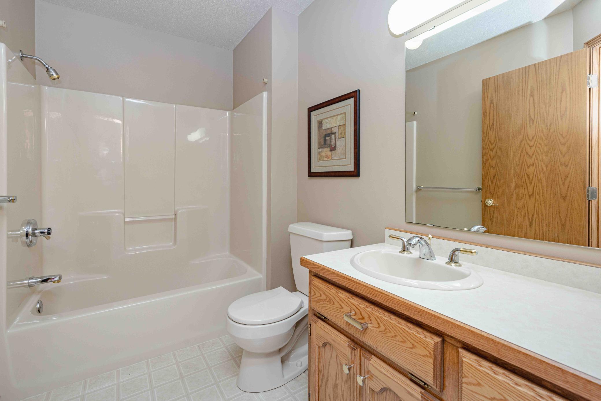 1996 single family home for sale at 811 4th Avenue NE in Barnesville, MN — 5 bed, 3 bath (photo 33 of 55)