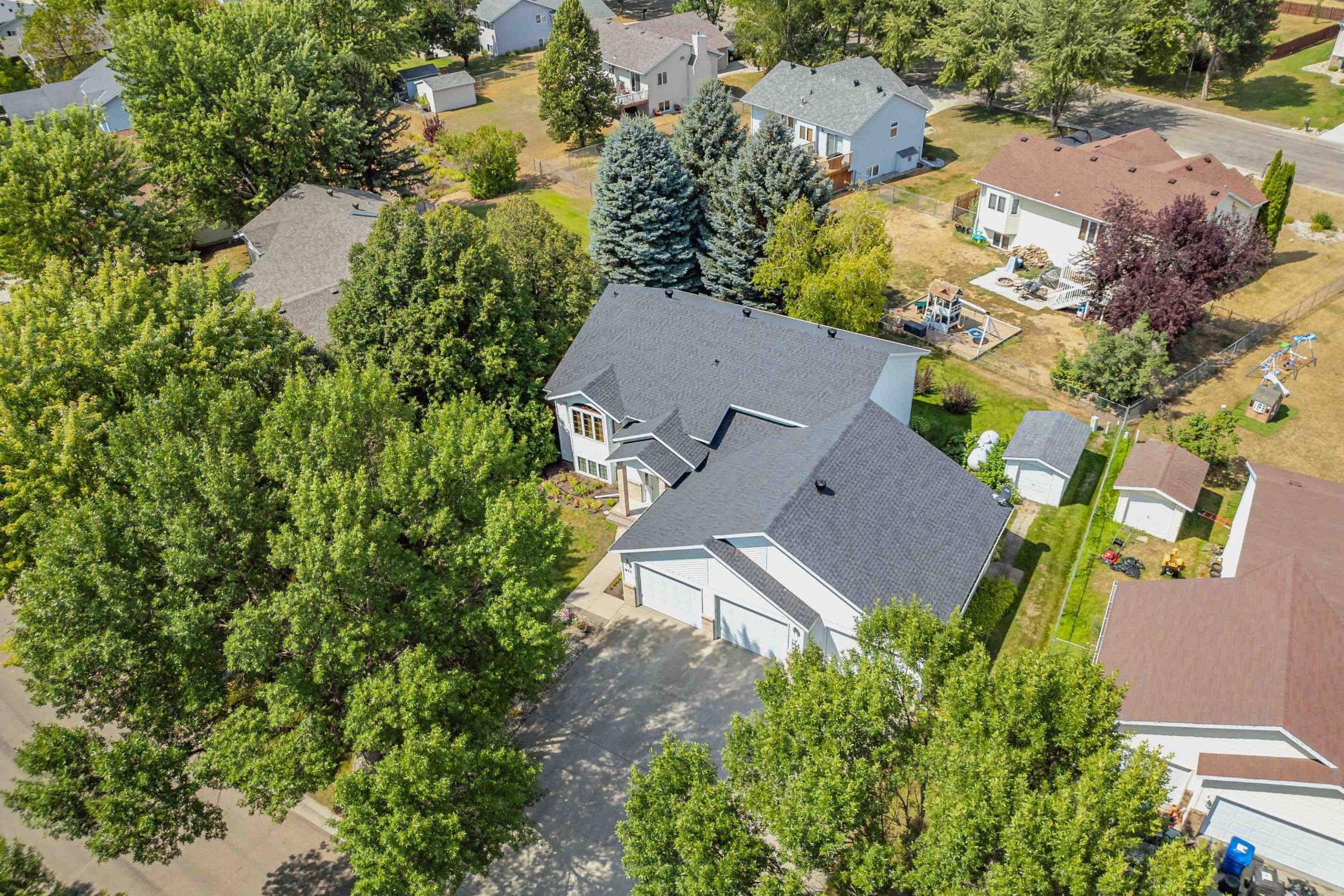 1996 single family home for sale at 811 4th Avenue NE in Barnesville, MN — 5 bed, 3 bath (photo 5 of 55)