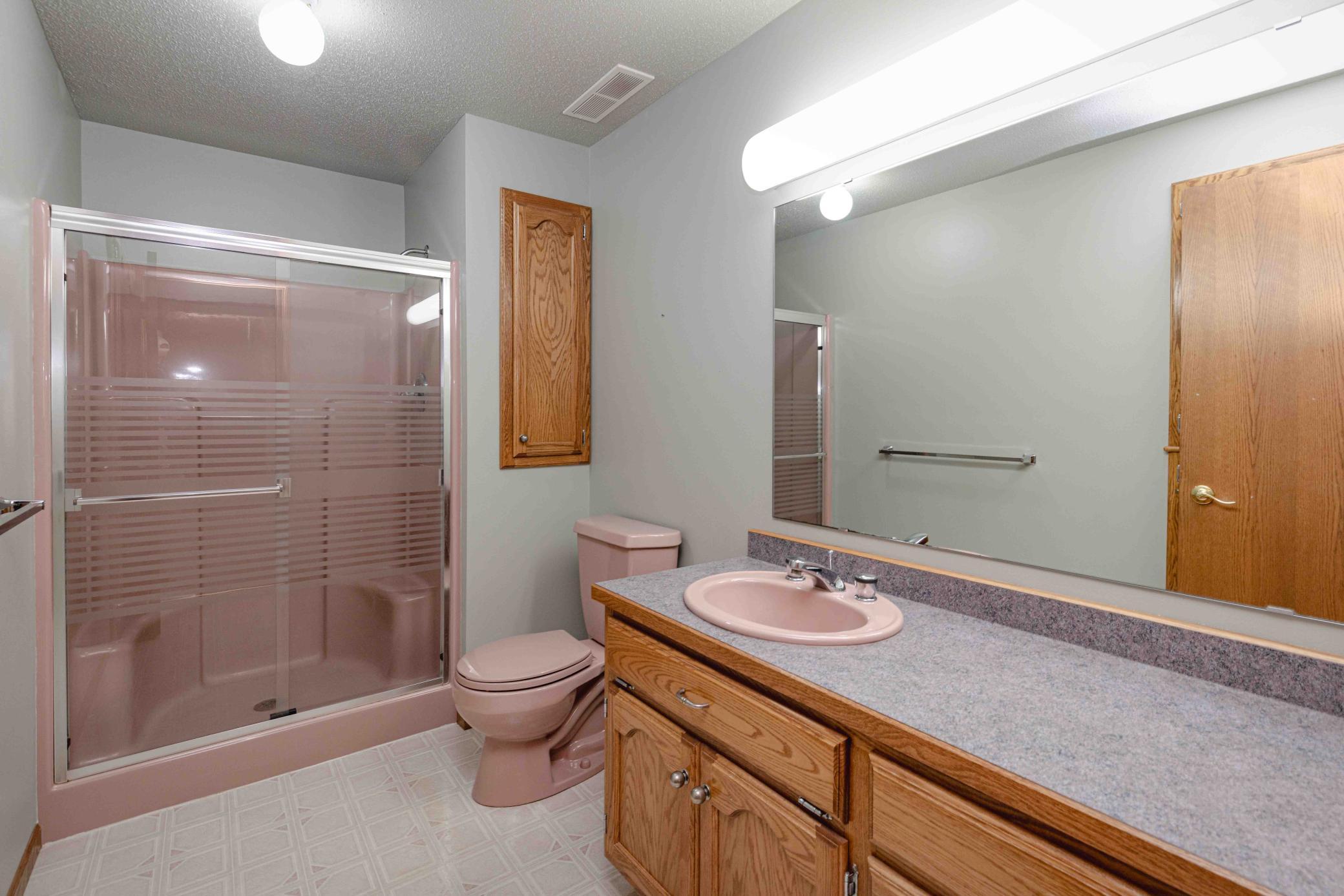 1996 single family home for sale at 811 4th Avenue NE in Barnesville, MN — 5 bed, 3 bath (photo 42 of 55)