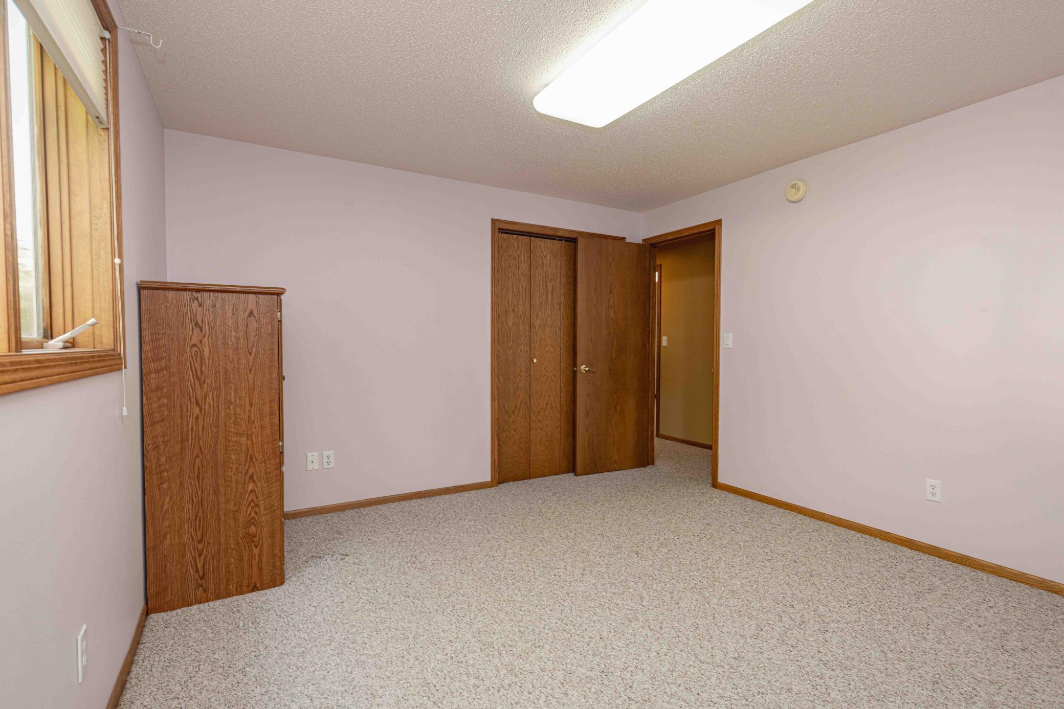 1996 single family home for sale at 811 4th Avenue NE in Barnesville, MN — 5 bed, 3 bath (photo 43 of 55)