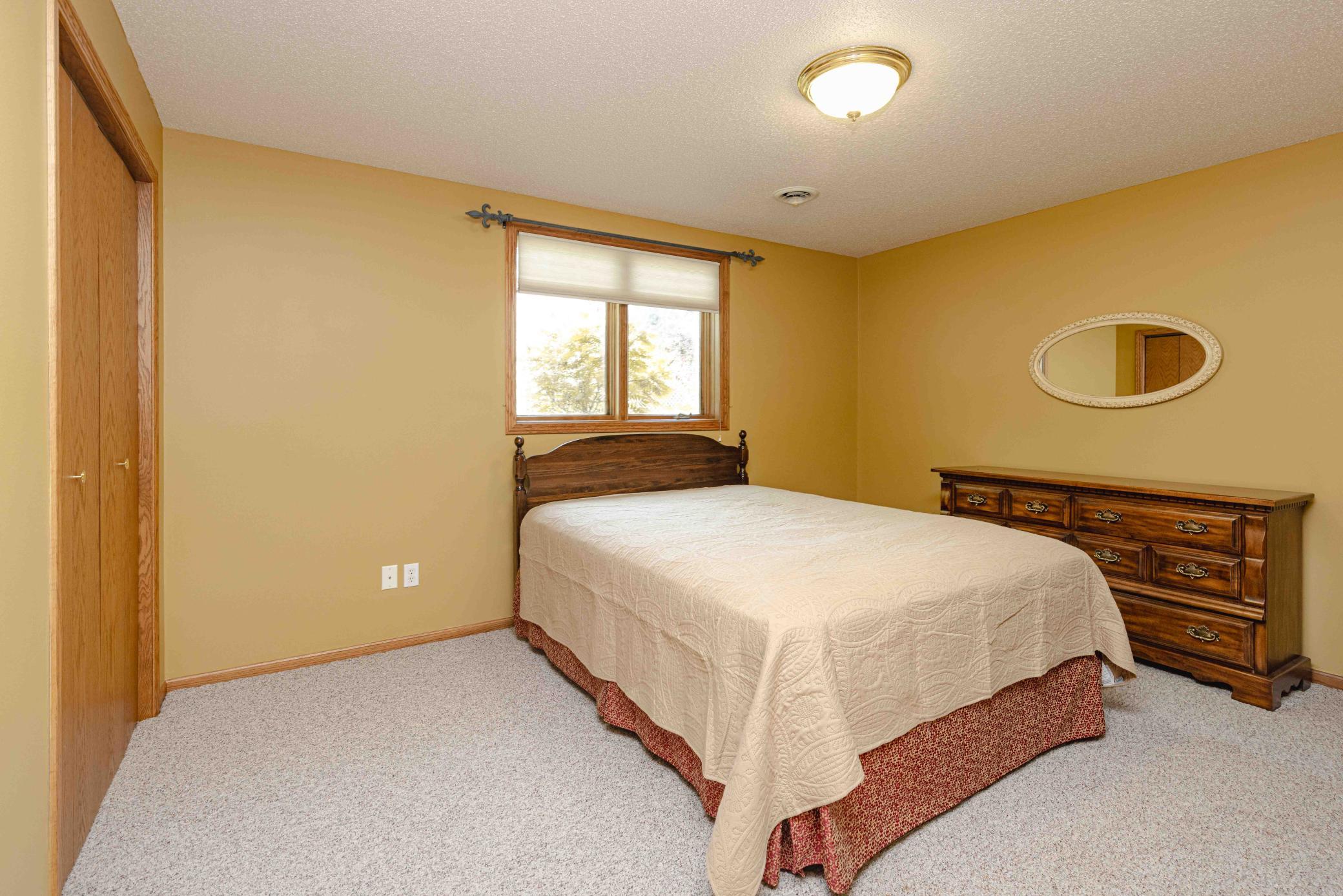 1996 single family home for sale at 811 4th Avenue NE in Barnesville, MN — 5 bed, 3 bath (photo 45 of 55)