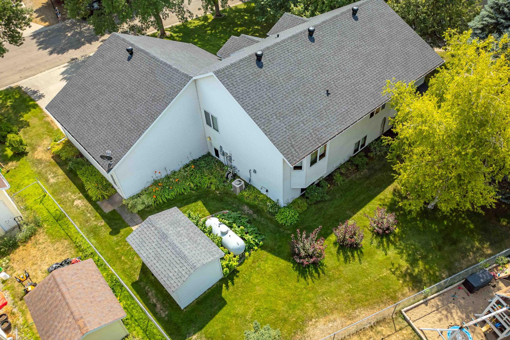 1996 single family home for sale at 811 4th Avenue NE in Barnesville, MN — 5 bed, 3 bath (photo 6 of 55)