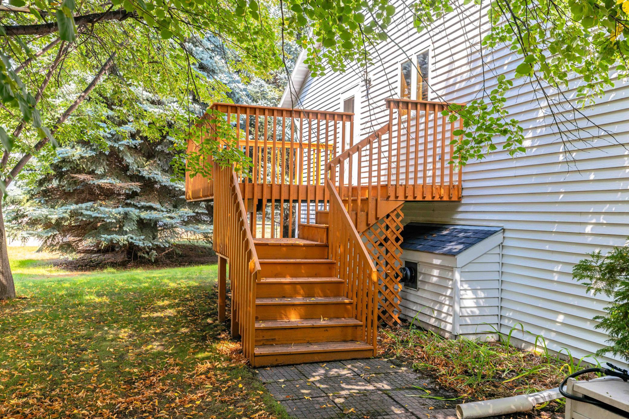 1996 single family home for sale at 811 4th Avenue NE in Barnesville, MN — 5 bed, 3 bath (photo 7 of 55)