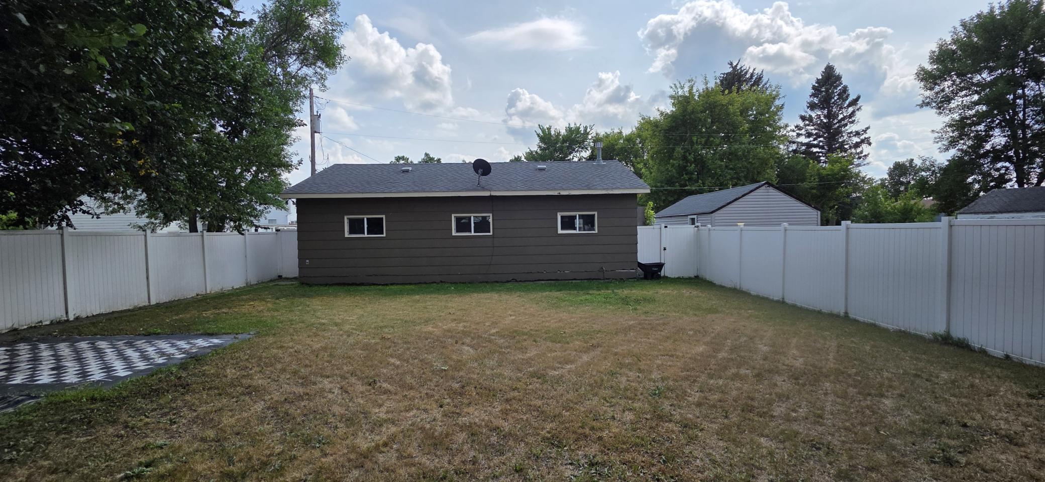 705 5th Street SW, Valley City ND 58072 - Photo 33 of 35