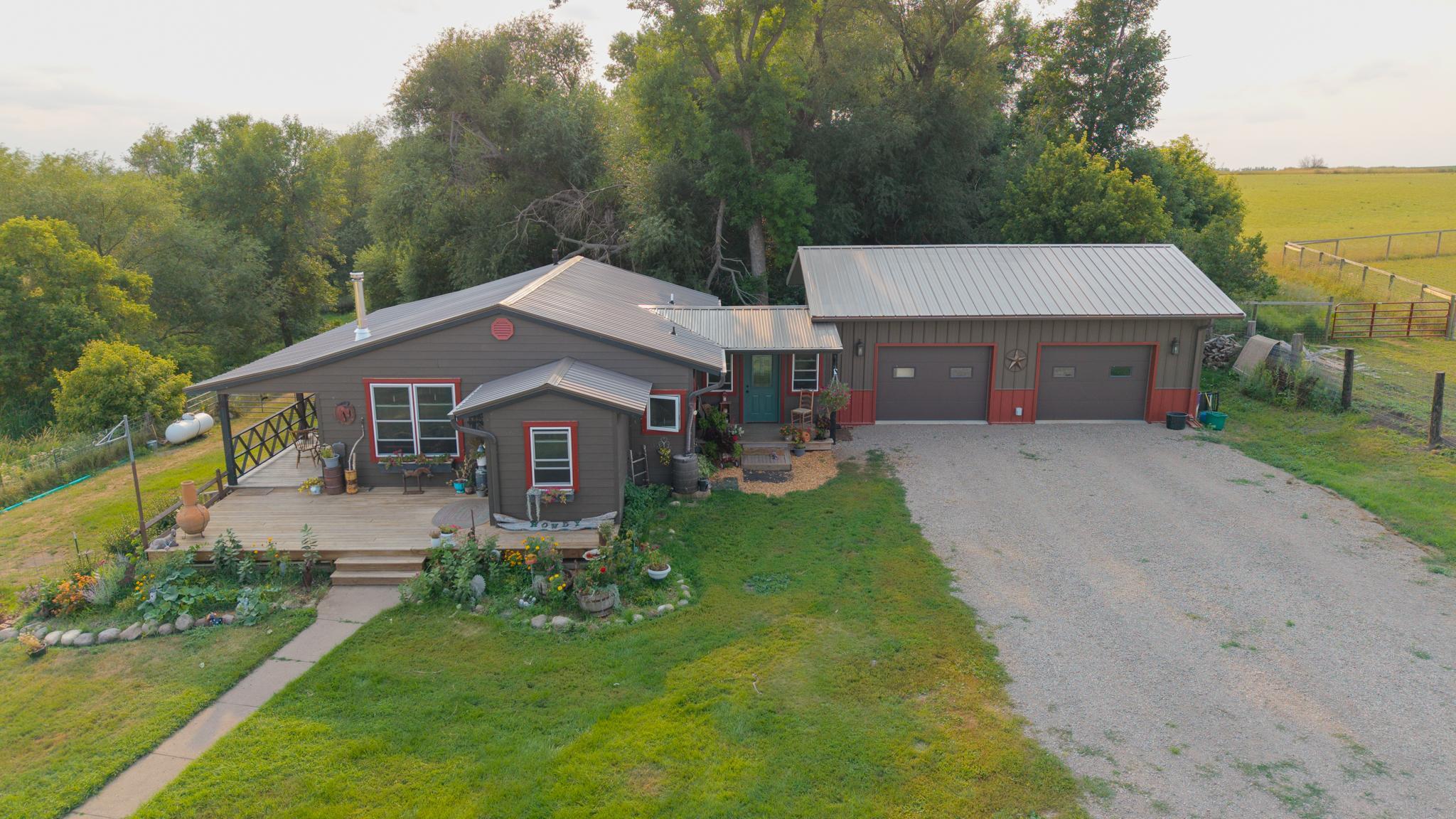 1960 single family home for sale at 3381 119th Avenue SE in Valley City, ND — 4 bed, 2 bath (photo 5 of 31)
