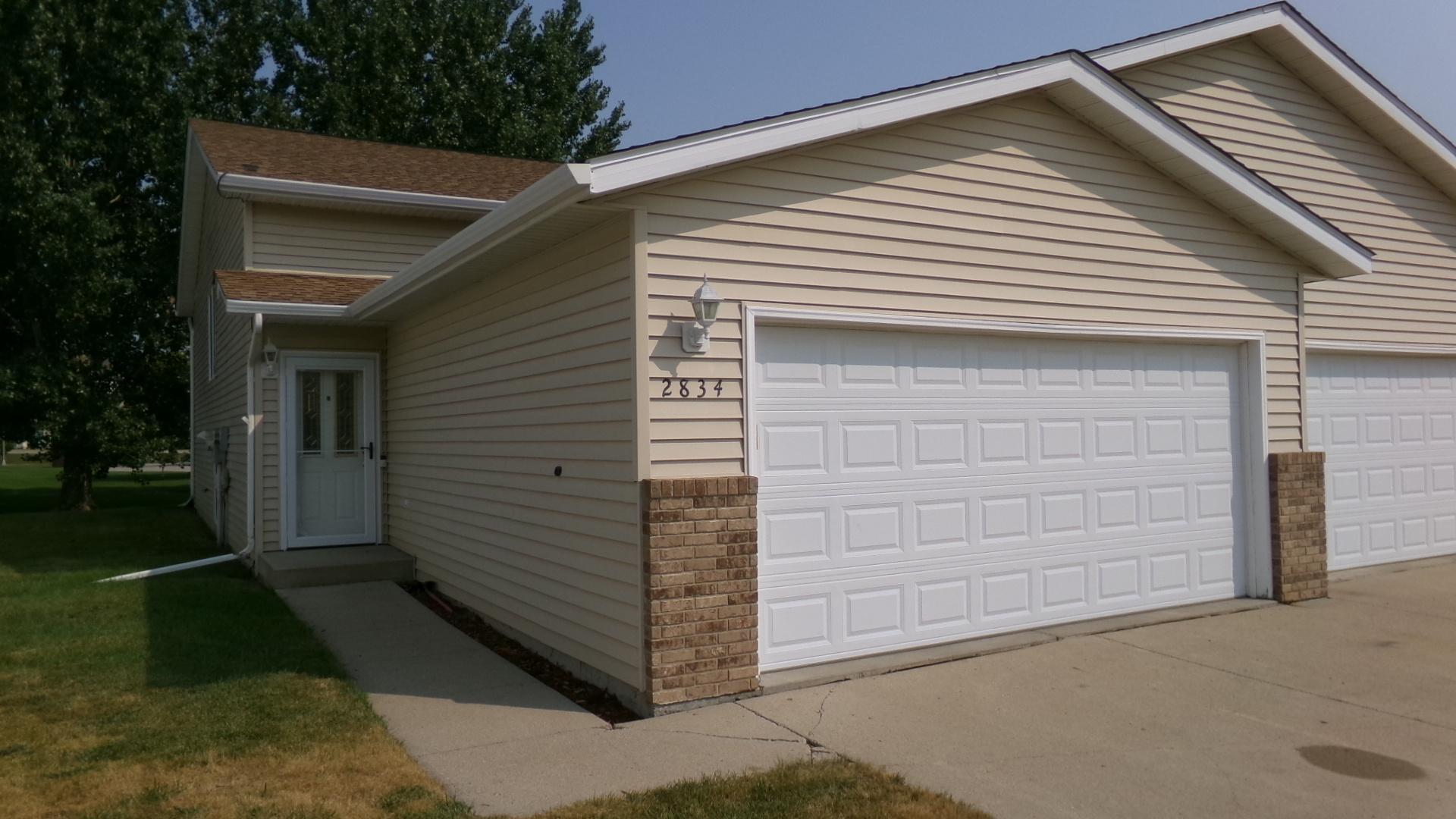 1998 twin home for sale at 2834 Dakota Park Circle S in Fargo, ND — 3 bed, 2 bath