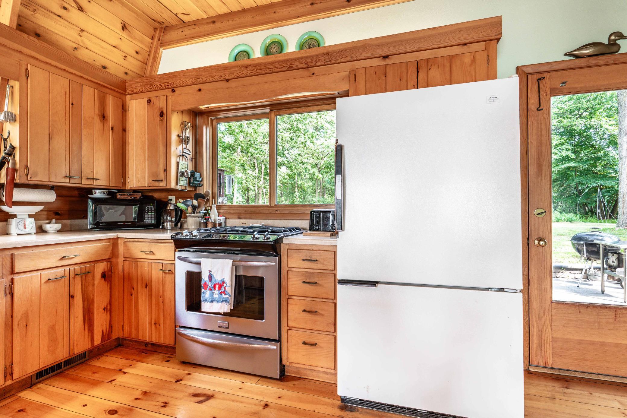 1963 single family home for sale at 38162 Eldorado Beach Road in Battle Lake, MN — 3 bed, 2 bath (photo 12 of 83)