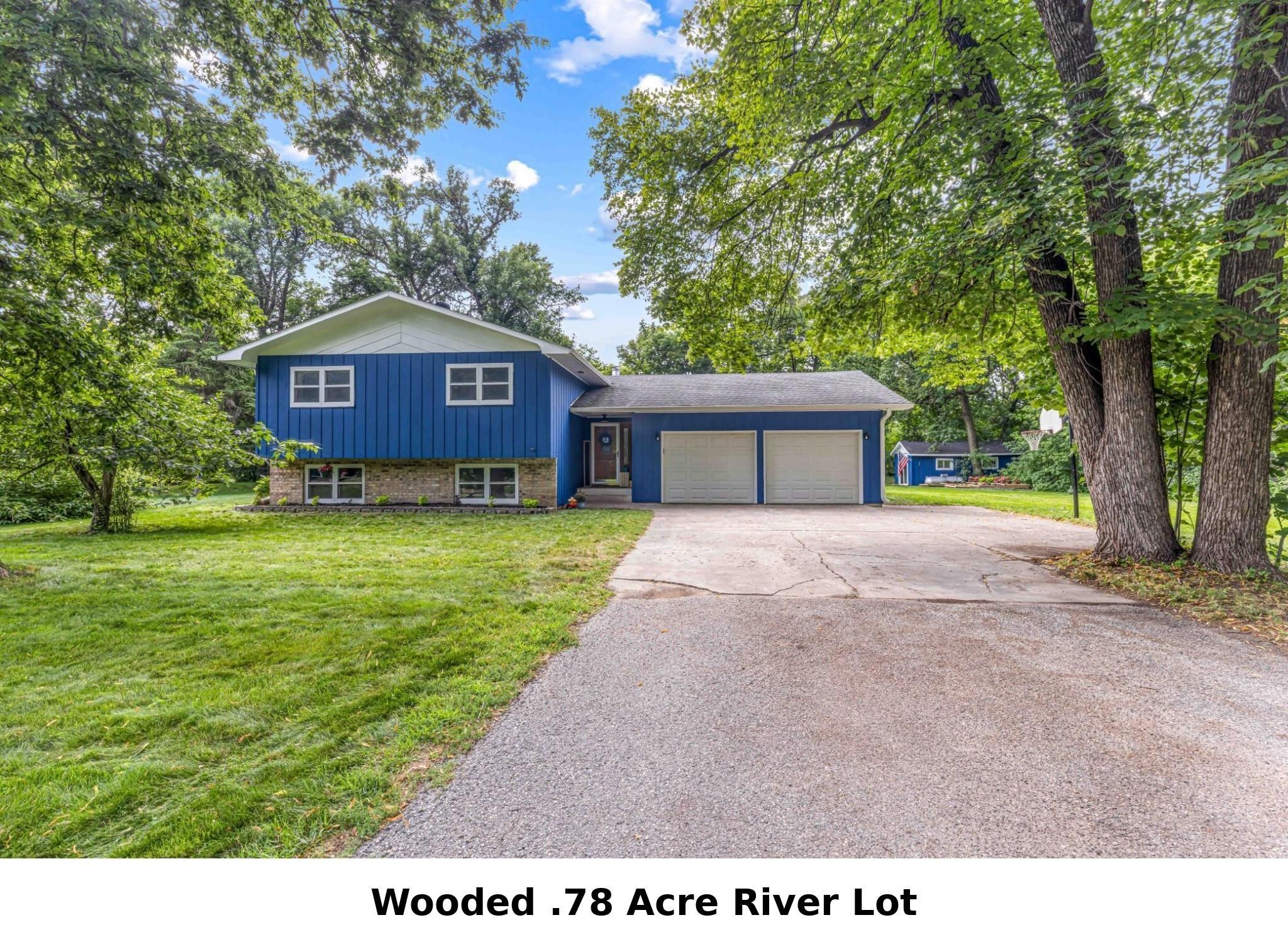 1975 single family home for sale at 7407 Elm Court in Horace, ND — 4 bed, 3 bath (photo 3 of 68)