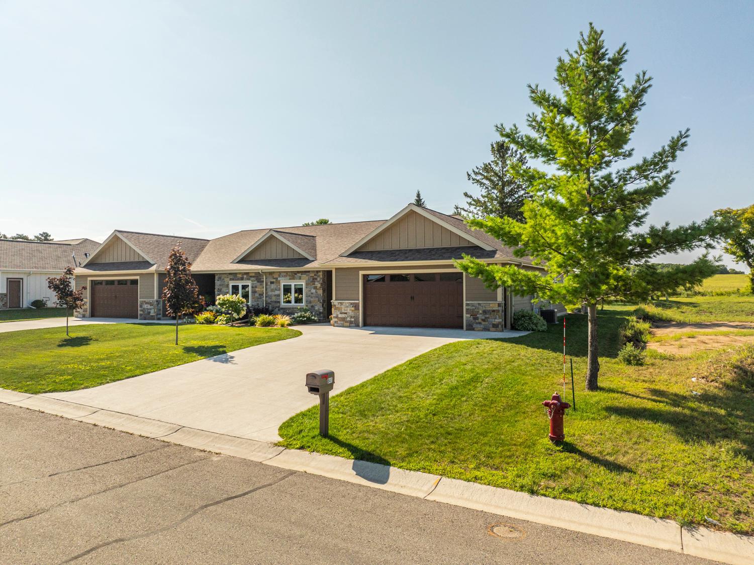2020 twin home for sale at 841 Lake Forest Circle in Detroit Lakes, MN — 2 bed, 2 bath (photo 2 of 28)
