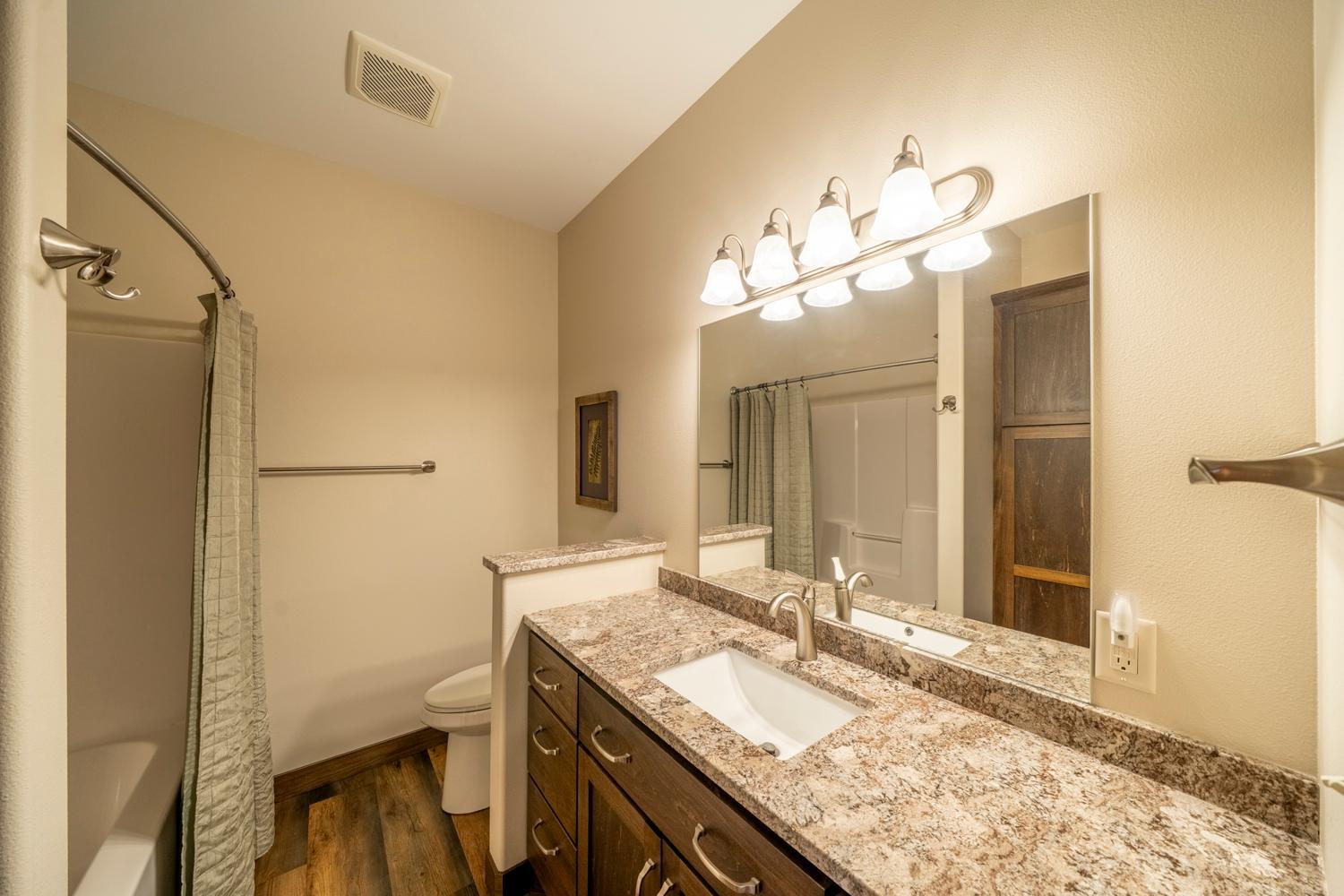 2020 twin home for sale at 841 Lake Forest Circle in Detroit Lakes, MN — 2 bed, 2 bath (photo 13 of 28)