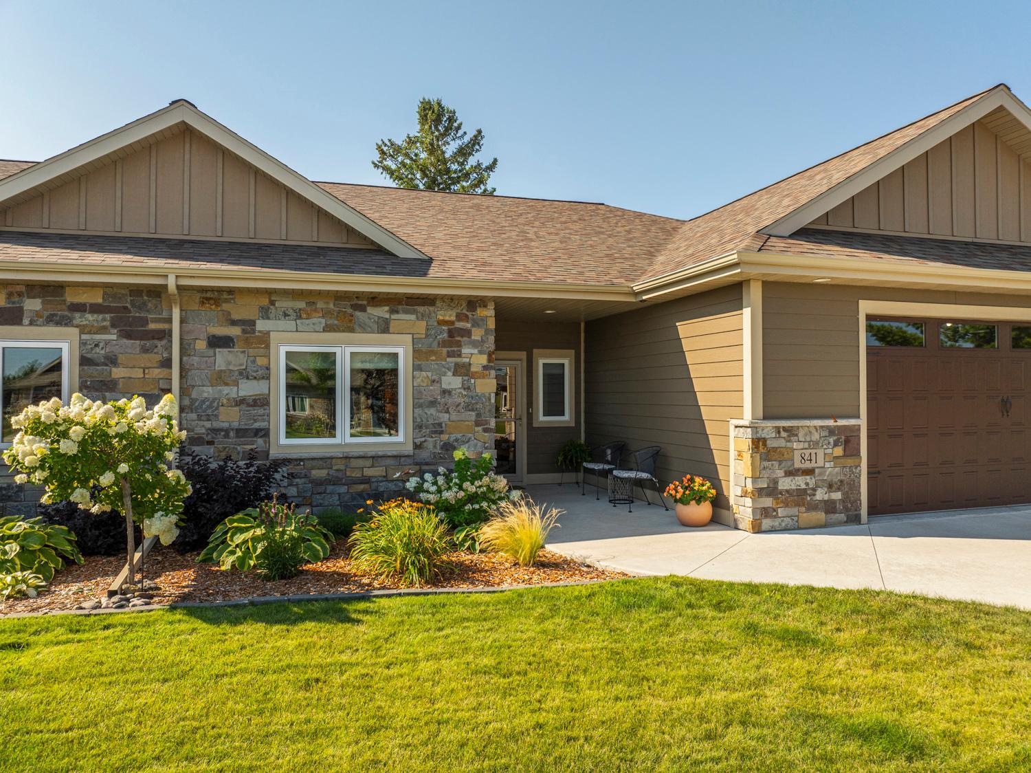 2020 twin home for sale at 841 Lake Forest Circle in Detroit Lakes, MN — 2 bed, 2 bath (photo 3 of 28)