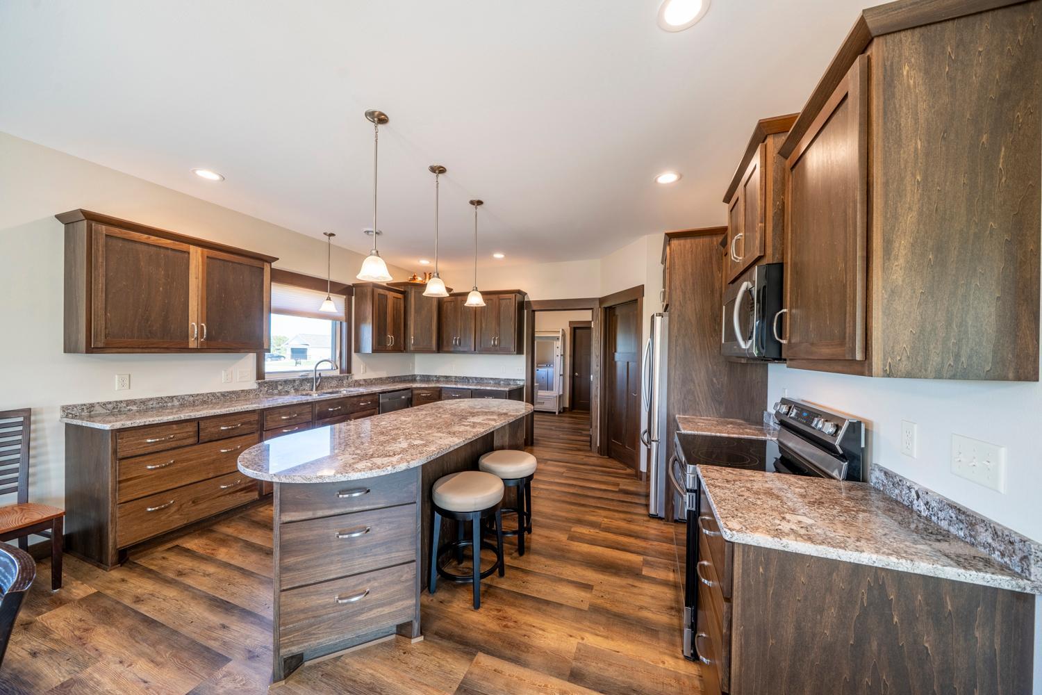 2020 twin home for sale at 841 Lake Forest Circle in Detroit Lakes, MN — 2 bed, 2 bath (photo 21 of 28)