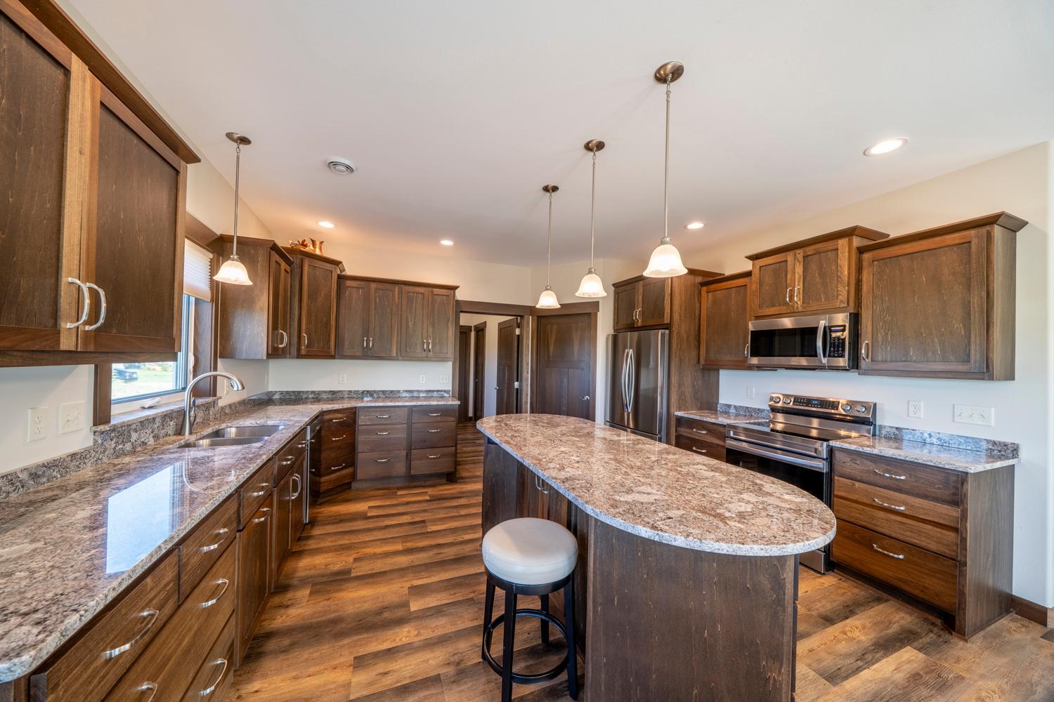 2020 twin home for sale at 841 Lake Forest Circle in Detroit Lakes, MN — 2 bed, 2 bath (photo 22 of 28)