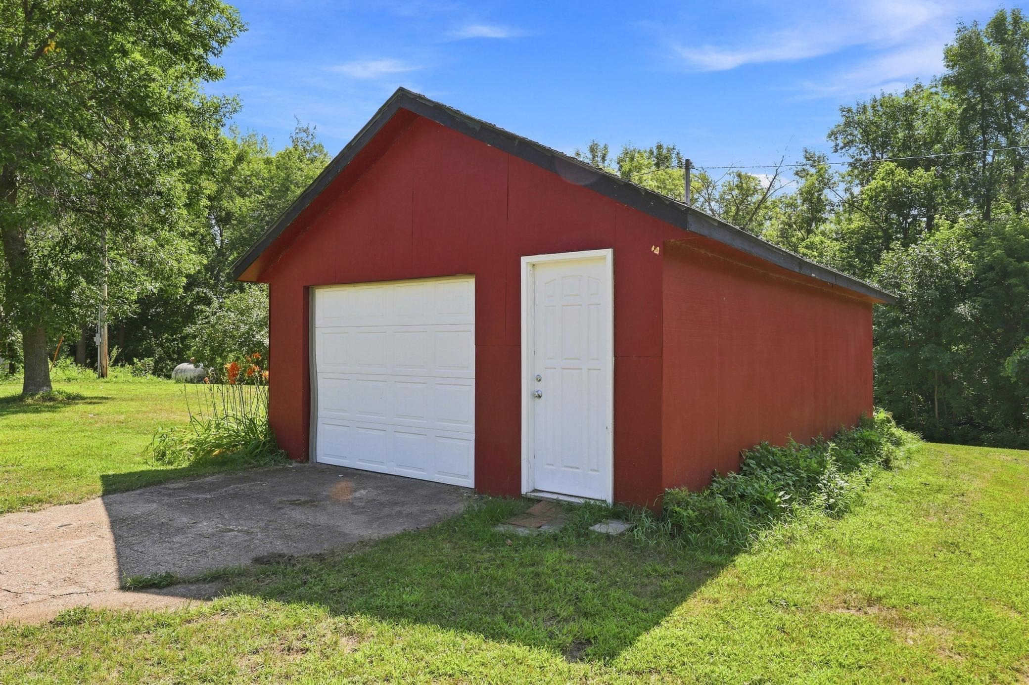 1930 single family home for sale at 30909 Eagle Lake Road in Frazee, MN — 1 bed, 2 bath (photo 25 of 33)