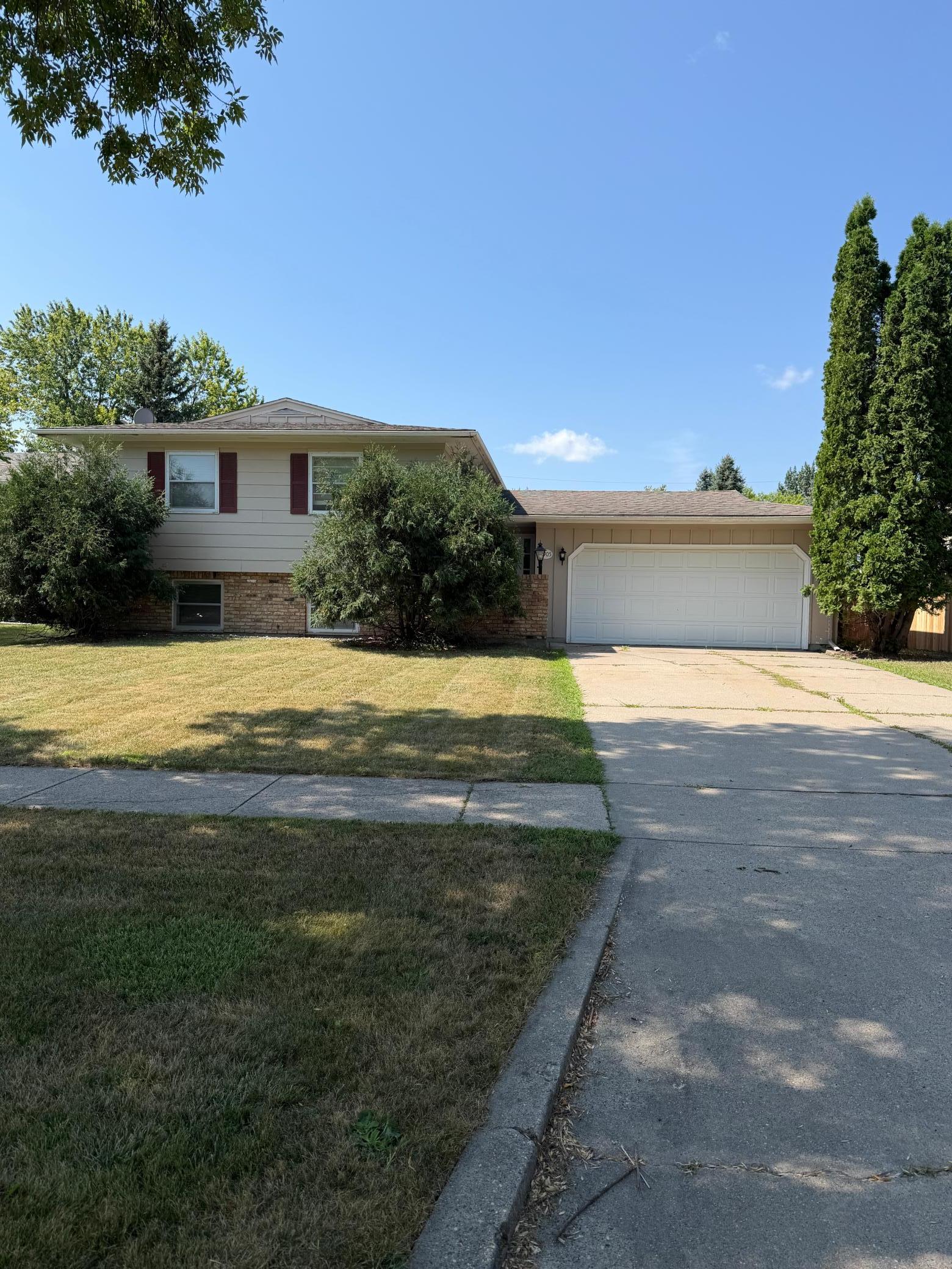 1969 single family home for sale at 2905 11th Street S in Fargo, ND — 4 bed, 2 bath