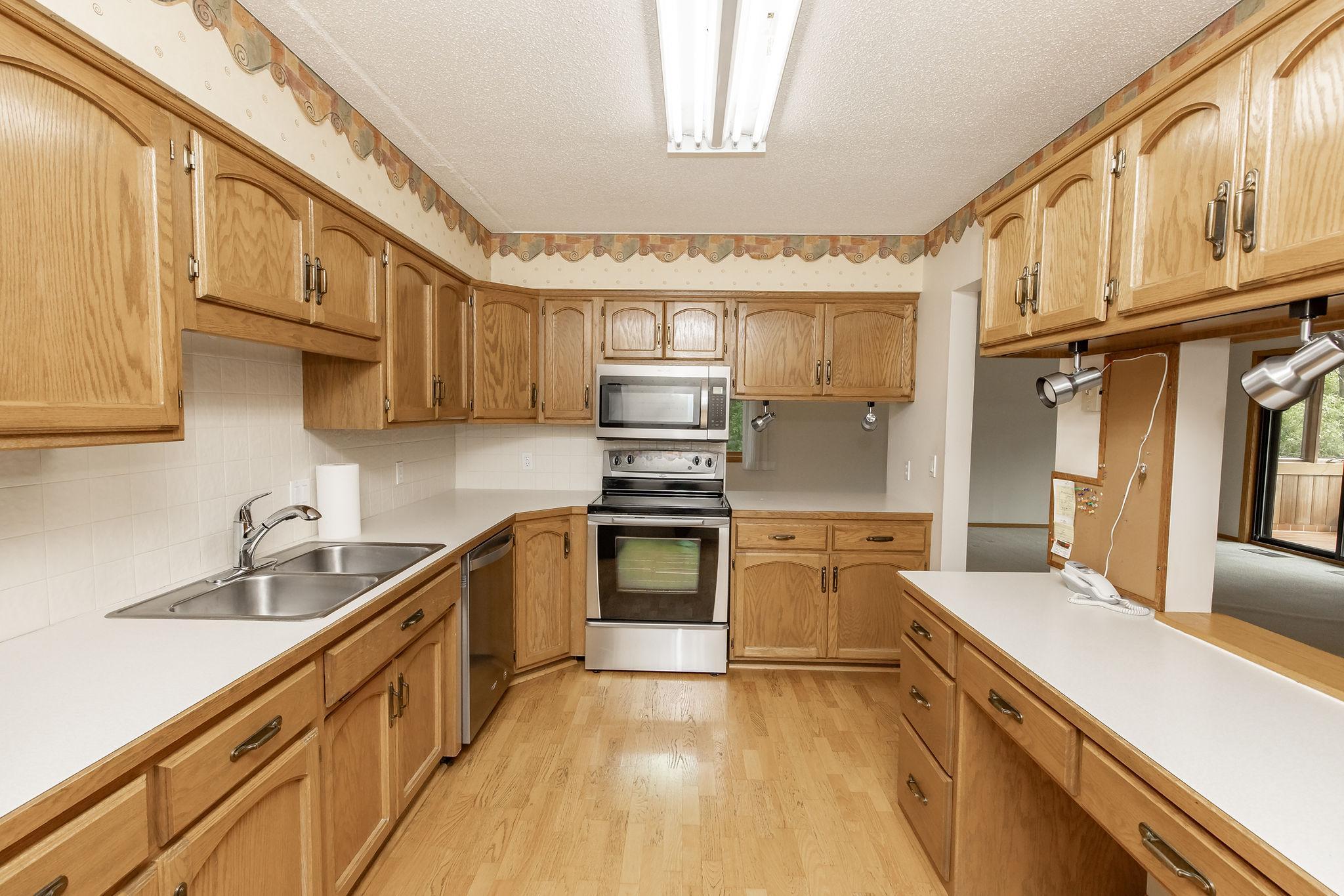 1979 condo for sale at 105 3rd Street N, Unit 201 in Moorhead, MN — 2 bed, 2 bath (photo 32 of 72)