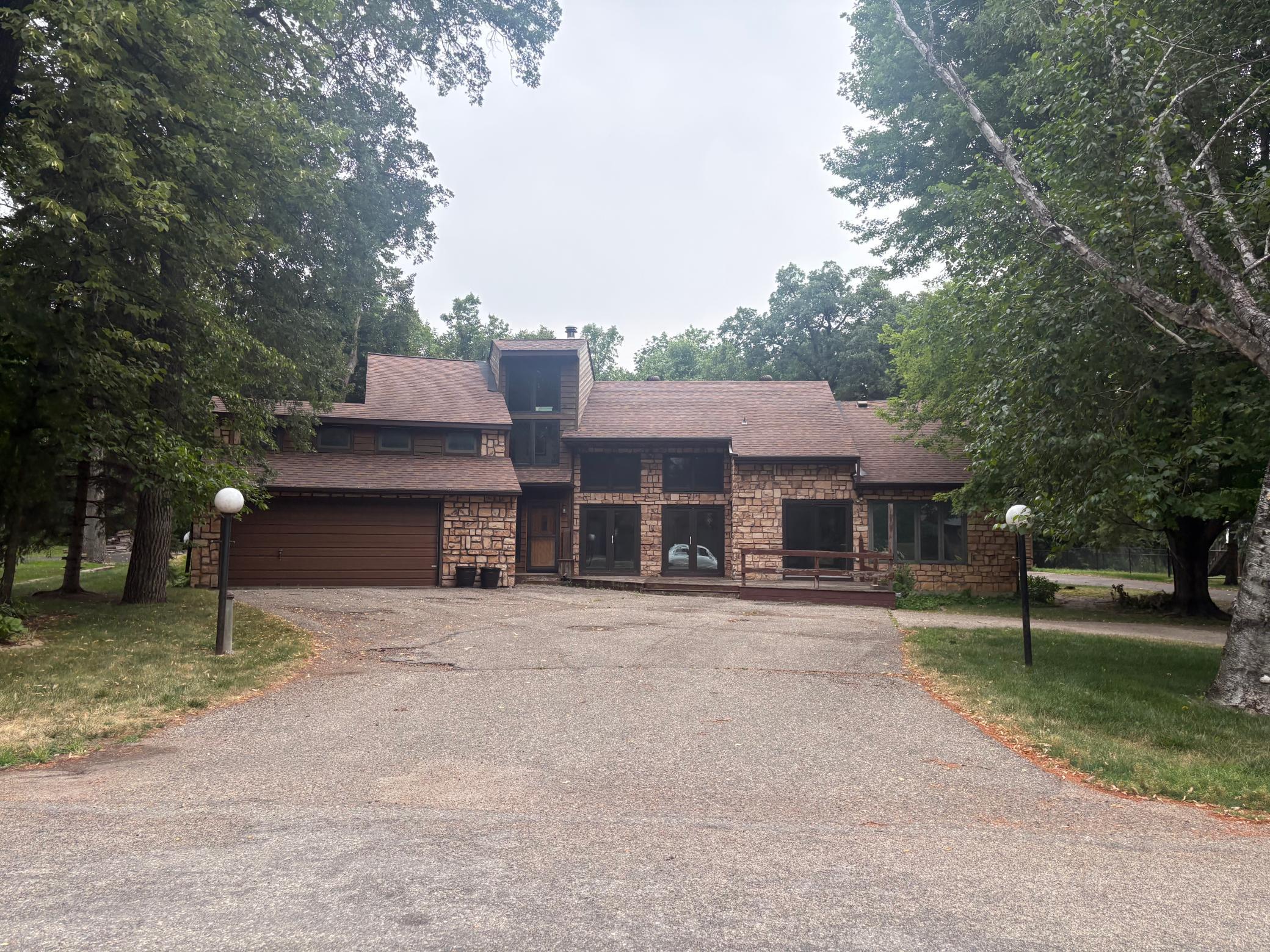 1982 single family home for sale at 2074 Elmwood Drive in Detroit Lakes, MN — 4 bed, 3 bath (photo 2 of 22)