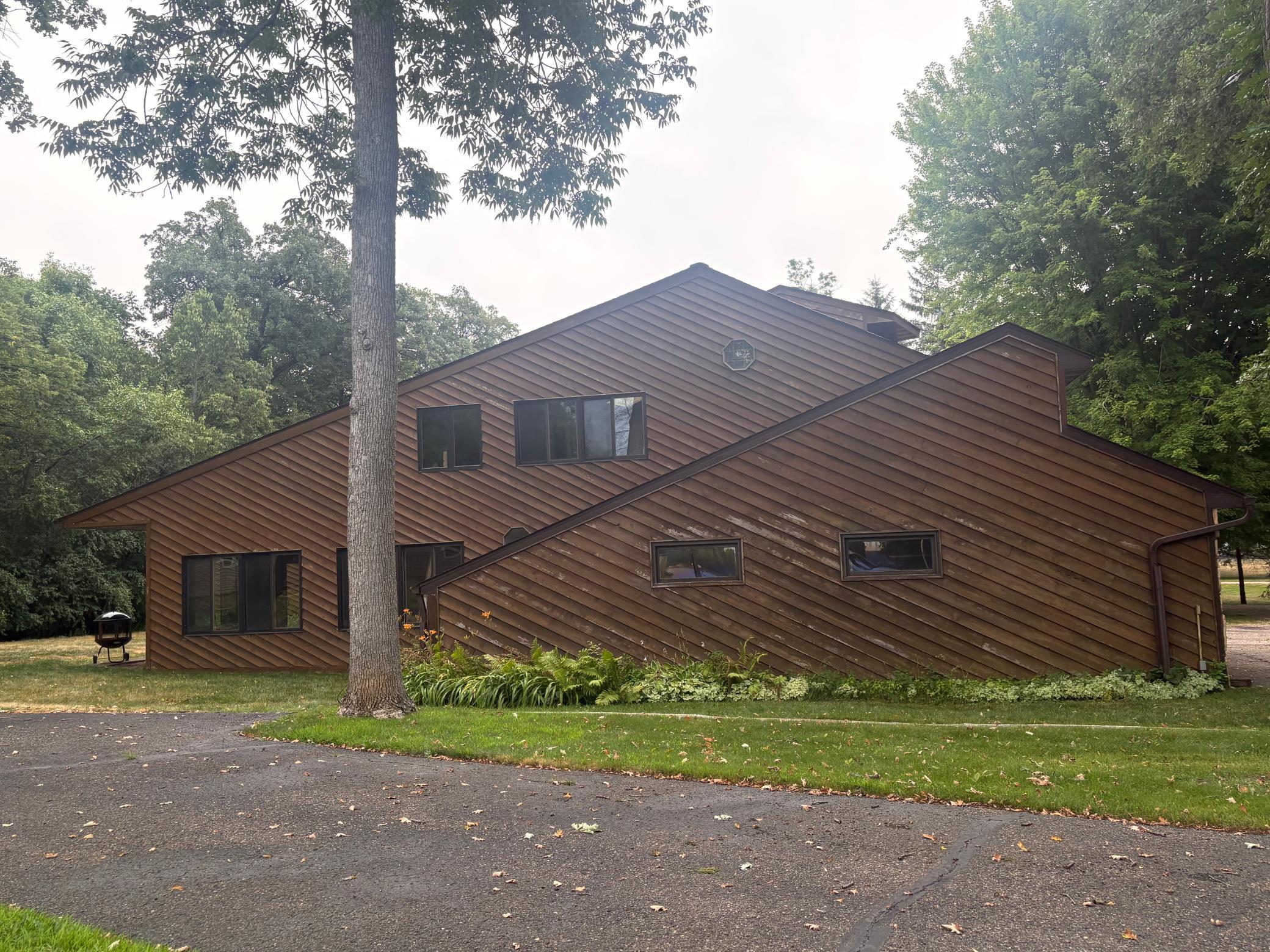 1982 single family home for sale at 2074 Elmwood Drive in Detroit Lakes, MN — 4 bed, 3 bath (photo 4 of 22)