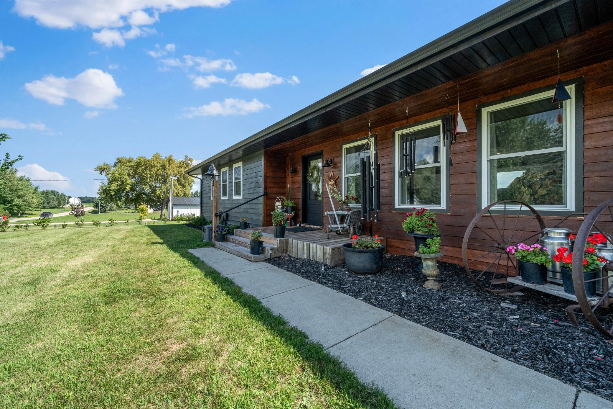2001 single family home for sale at 7143 Sunset Strip NW in Alexandria, MN — 4 bed, 3 bath (photo 2 of 73)