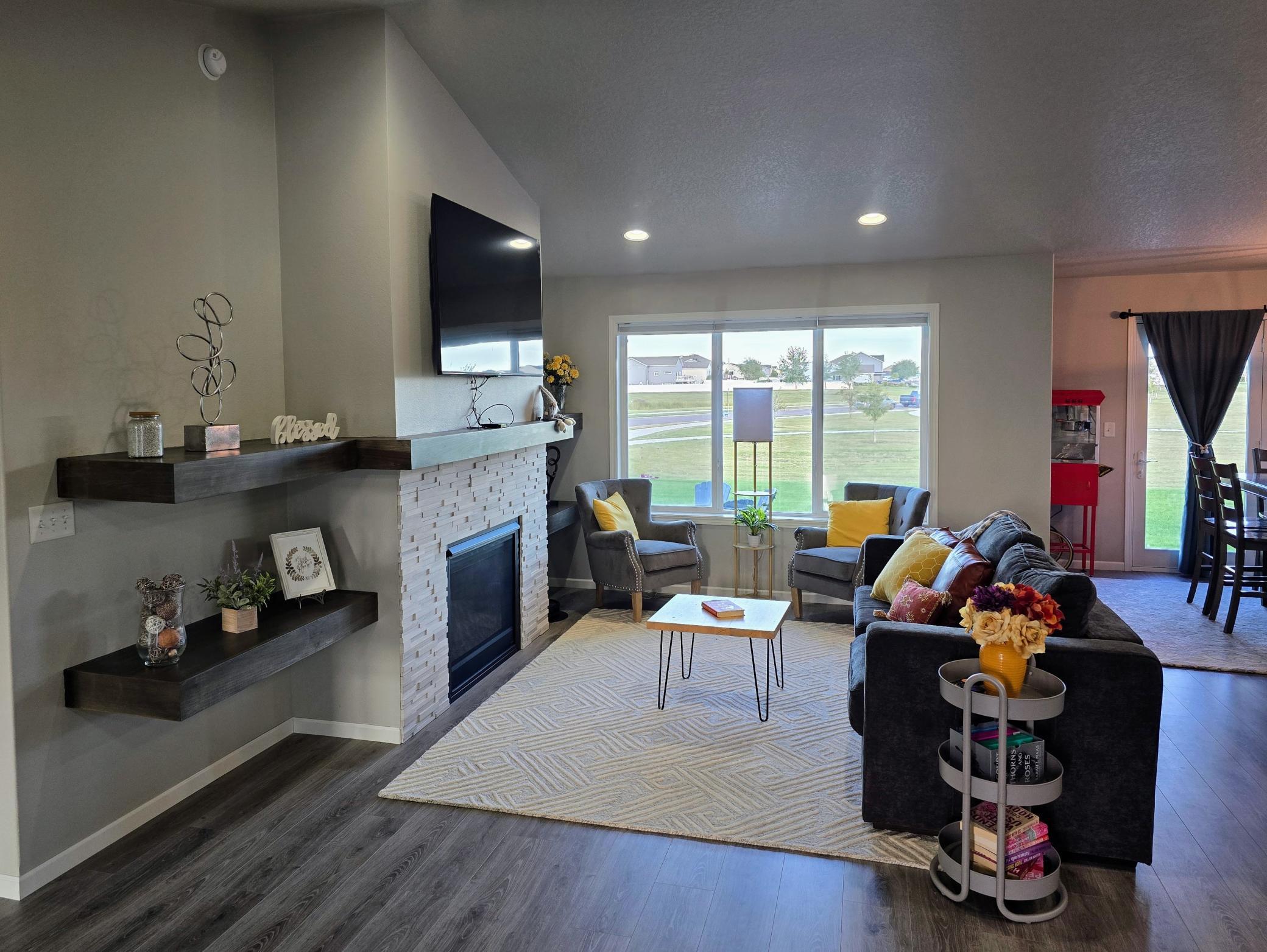 2017 single family home for sale at 6464 59th Avenue S in Fargo, ND — 5 bed, 3 bath (photo 6 of 54)