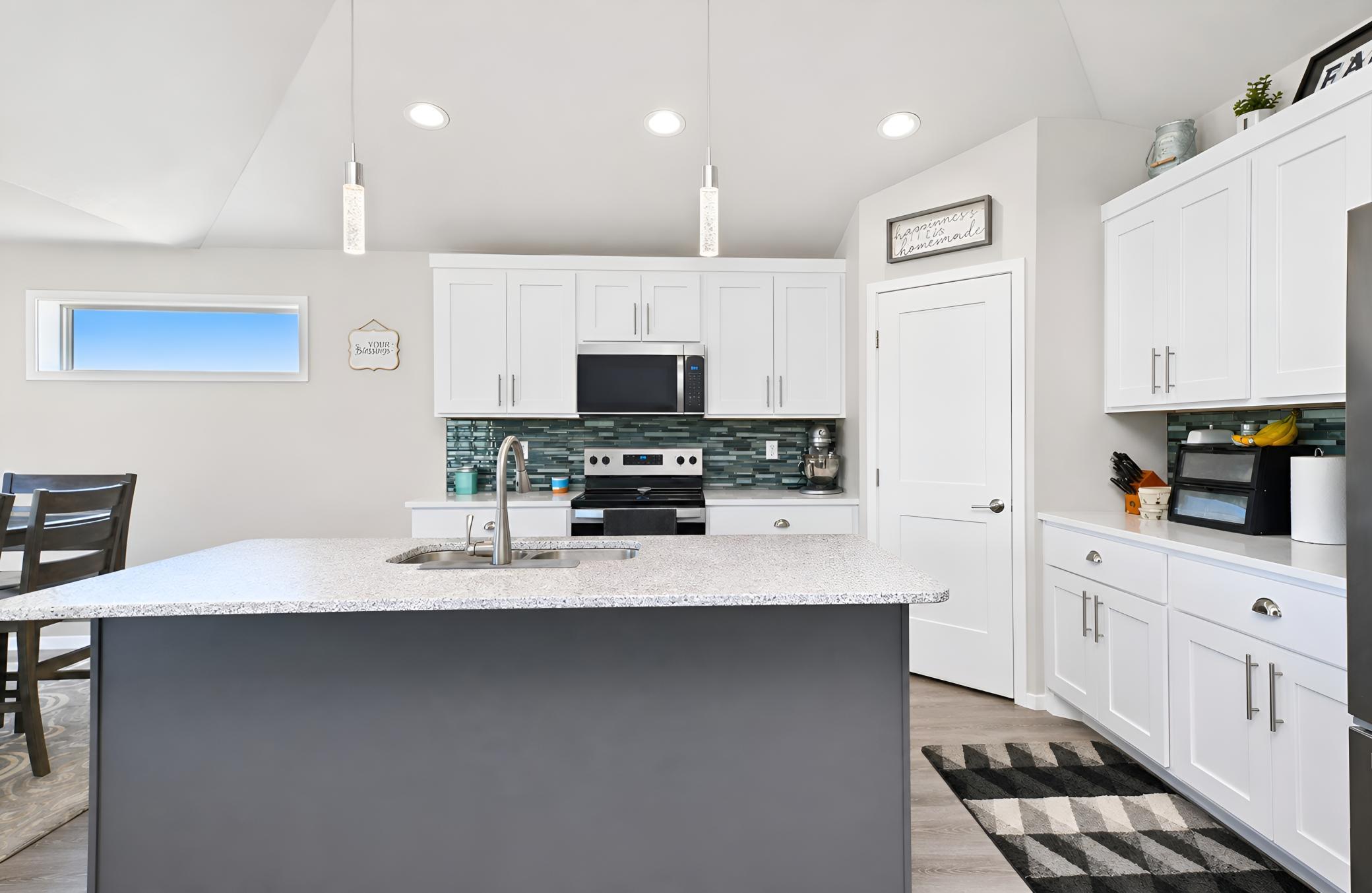 2017 single family home for sale at 6464 59th Avenue S in Fargo, ND — 5 bed, 3 bath (photo 10 of 54)