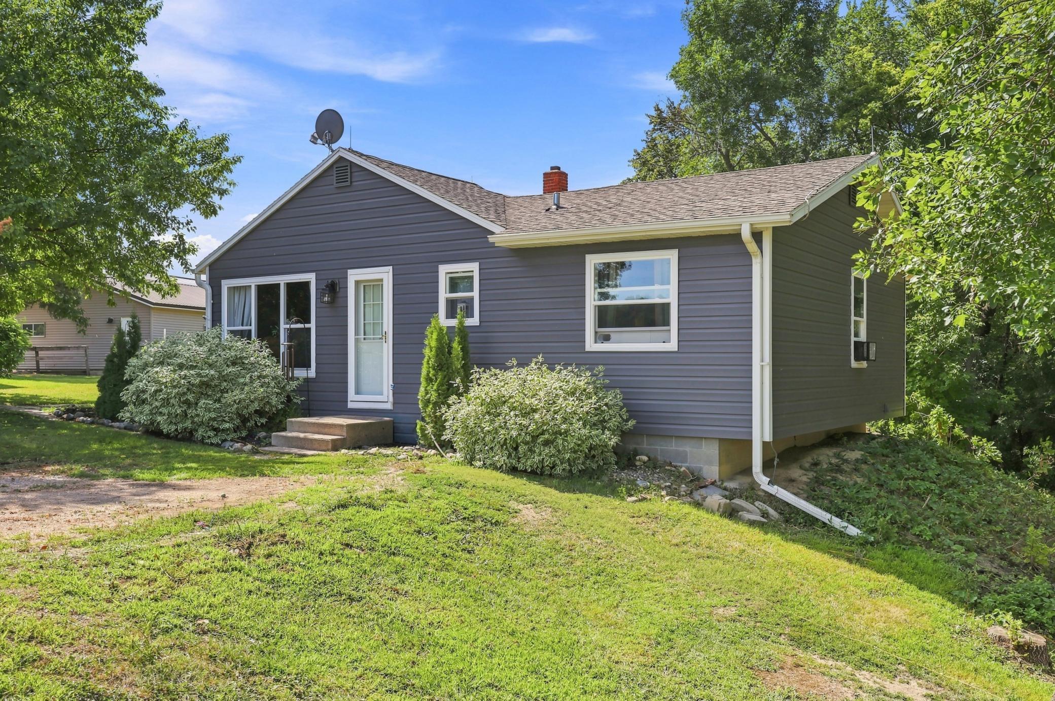 1965 single family home for sale at 45881 County Highway 21 in Barnesville, MN — 3 bed, 1 bath (photo 2 of 24)