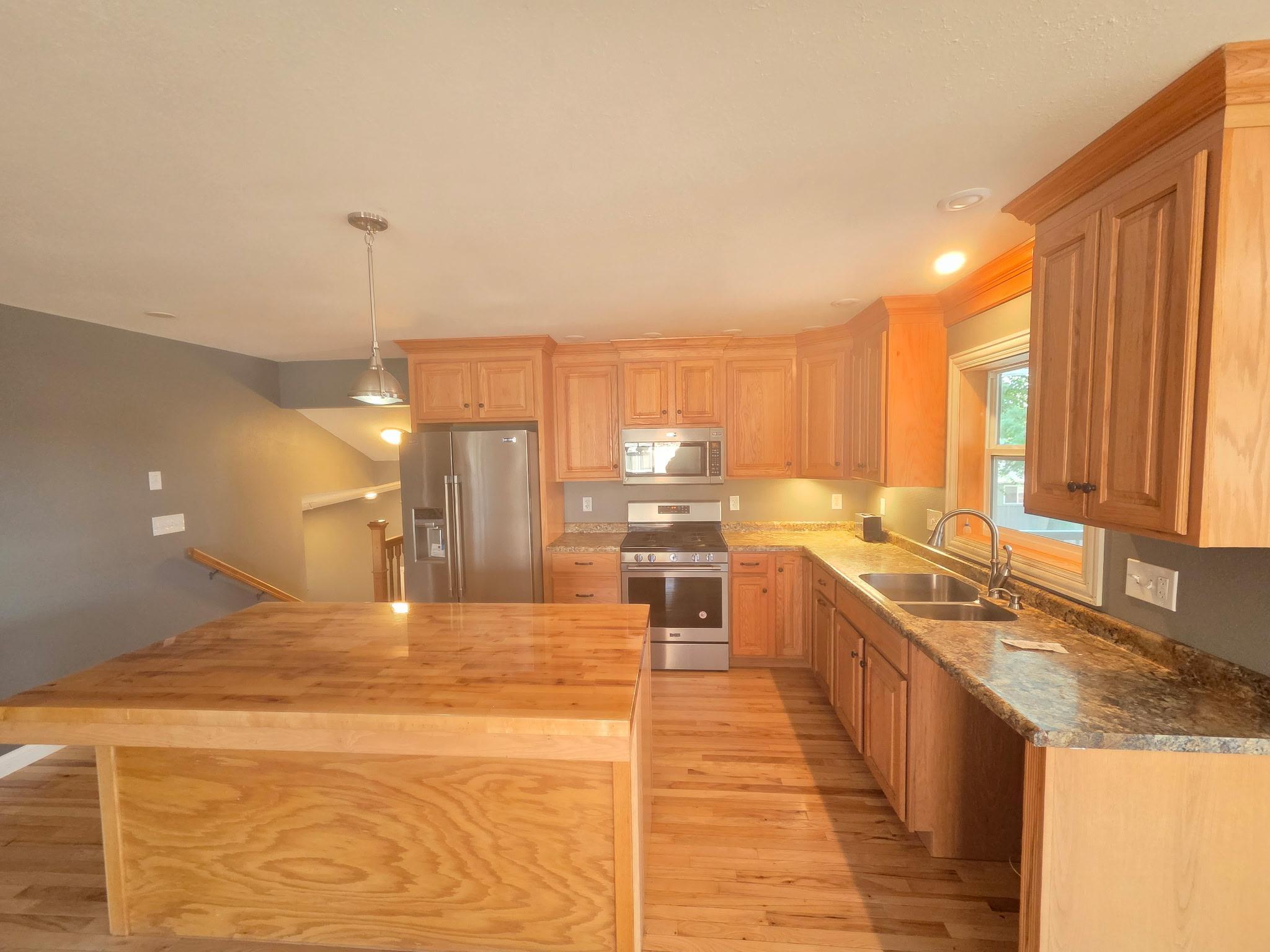 2010 single family home for sale at 311 4th Avenue N in Wahpeton, ND — 2 bed, 2 bath (photo 12 of 25)