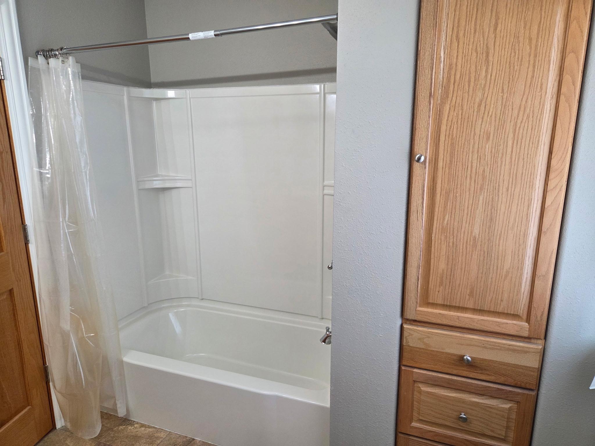 2010 single family home for sale at 311 4th Avenue N in Wahpeton, ND — 2 bed, 2 bath (photo 21 of 25)