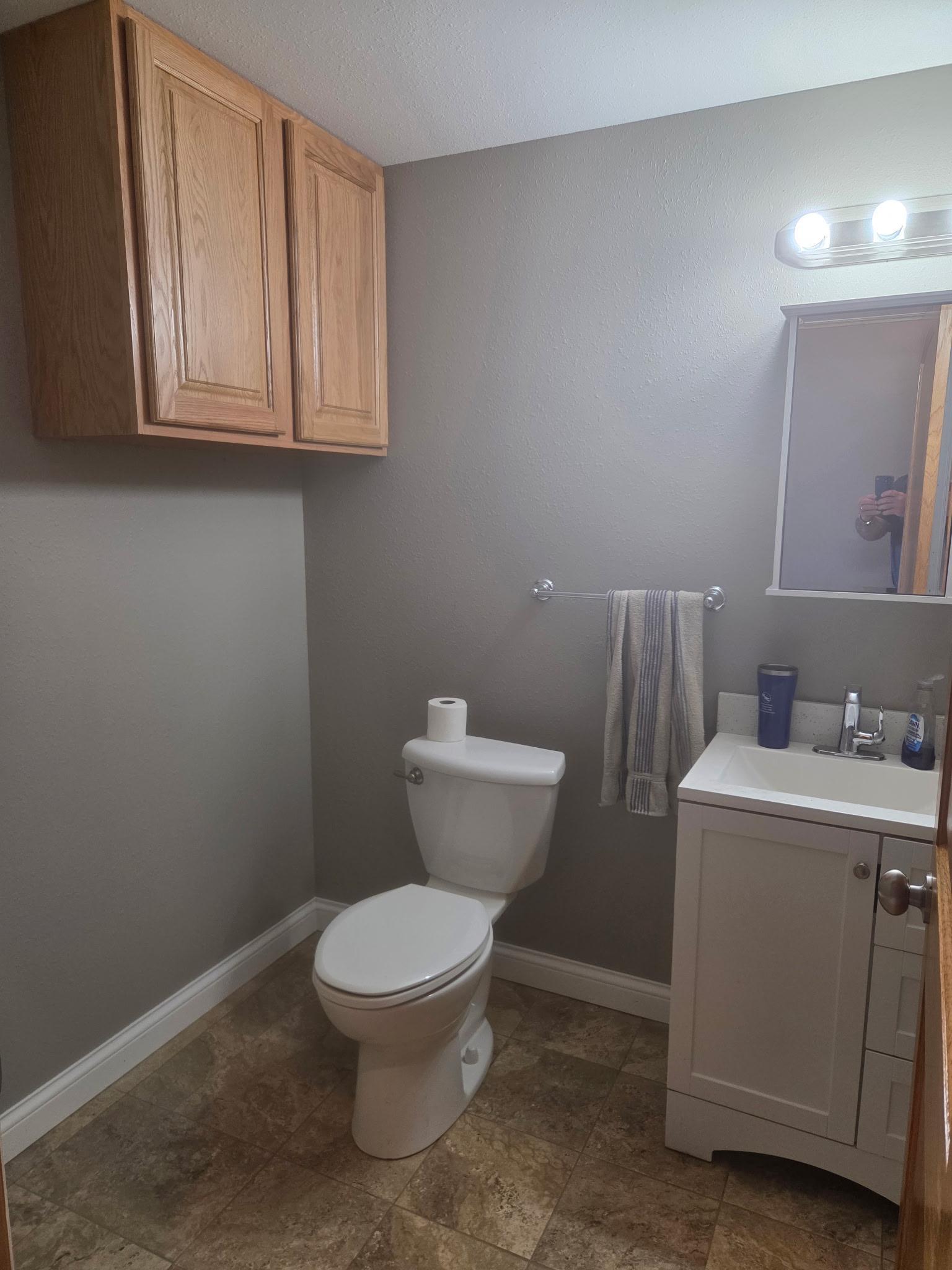 2010 single family home for sale at 311 4th Avenue N in Wahpeton, ND — 2 bed, 2 bath (photo 6 of 25)