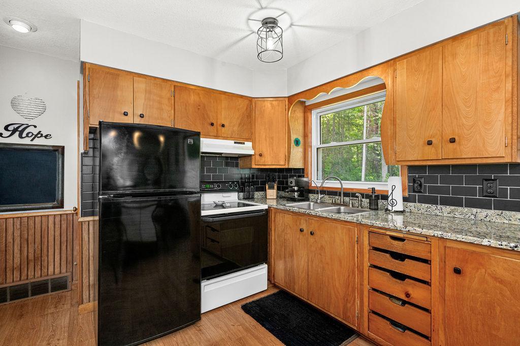 1955 single family home for sale at 29969 Sunny Beach Road in Grand Rapids, MN — 4 bed, 2 bath (photo 10 of 58)