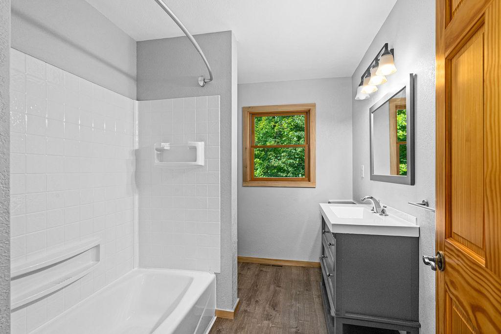 2004 single family home for sale at 1515 Isleview Road in Grand Rapids, MN — 3 bed, 3 bath (photo 17 of 55)