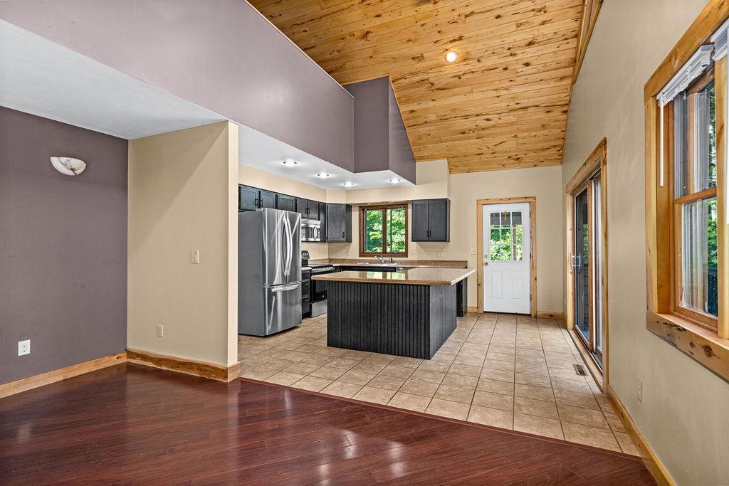2004 single family home for sale at 1515 Isleview Road in Grand Rapids, MN — 3 bed, 3 bath (photo 7 of 55)