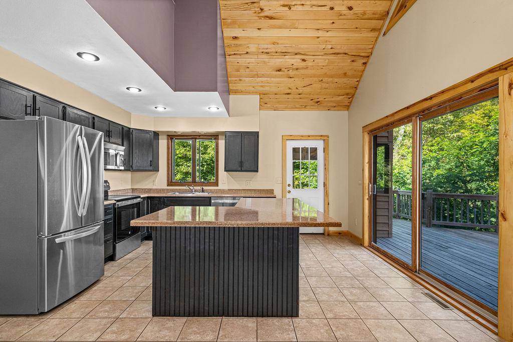 2004 single family home for sale at 1515 Isleview Road in Grand Rapids, MN — 3 bed, 3 bath (photo 8 of 55)